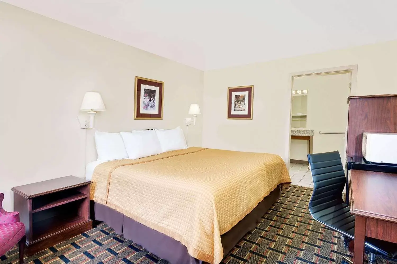 Bedroom, Bed in Days Inn by Wyndham Spartanburg