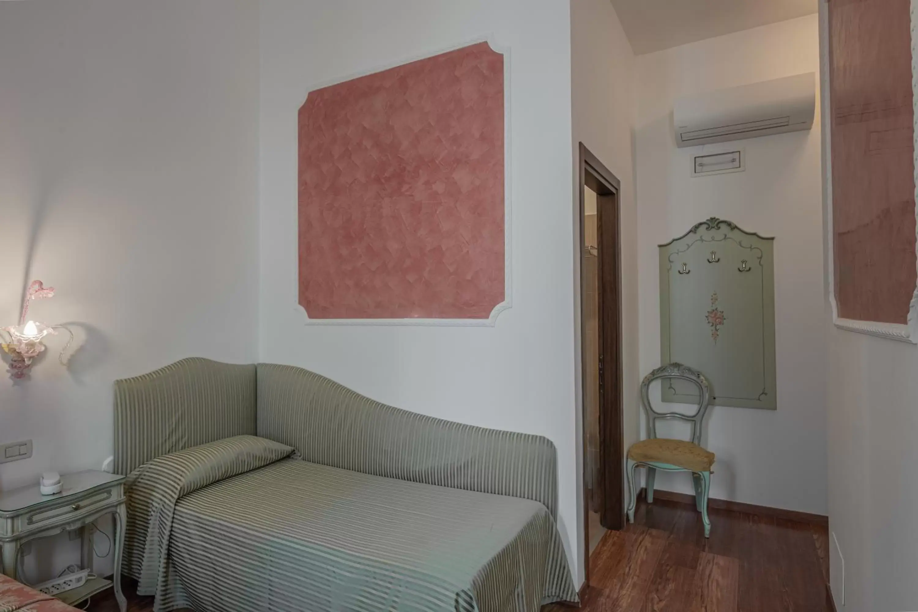 Bedroom, Seating Area in Hotel al Sotoportego