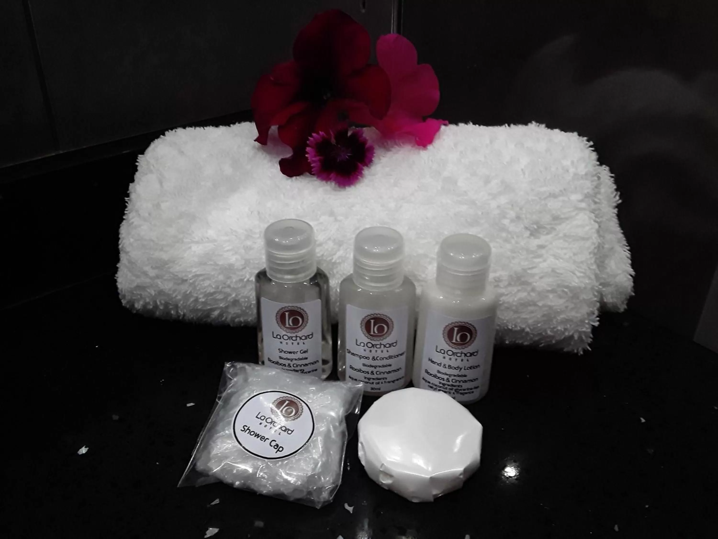 Bathroom in La Orchard Hotel