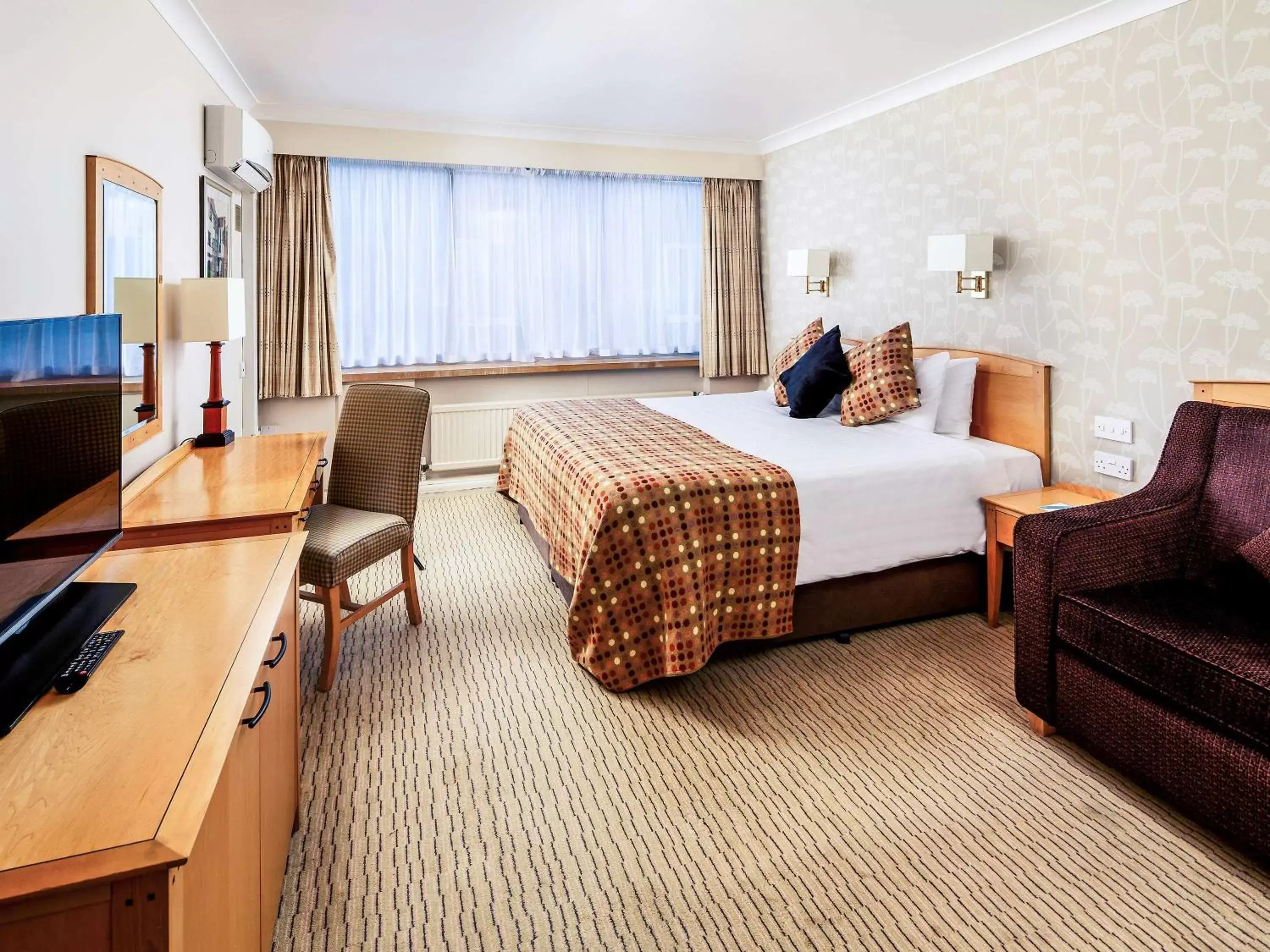 Photo of the whole room in Mercure Norwich Hotel