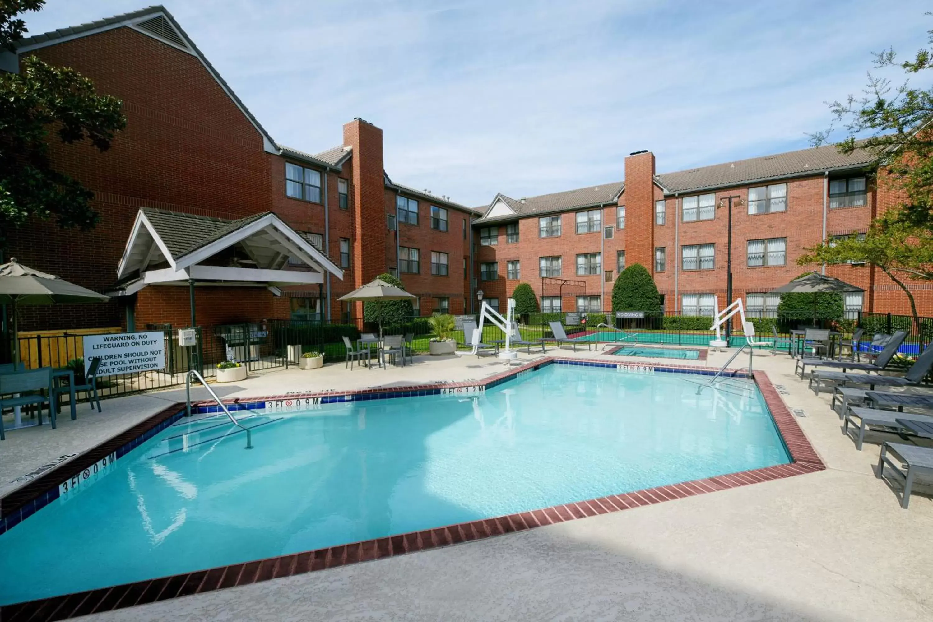 Swimming Pool in Residence Inn Dallas Addison/Quorum Drive