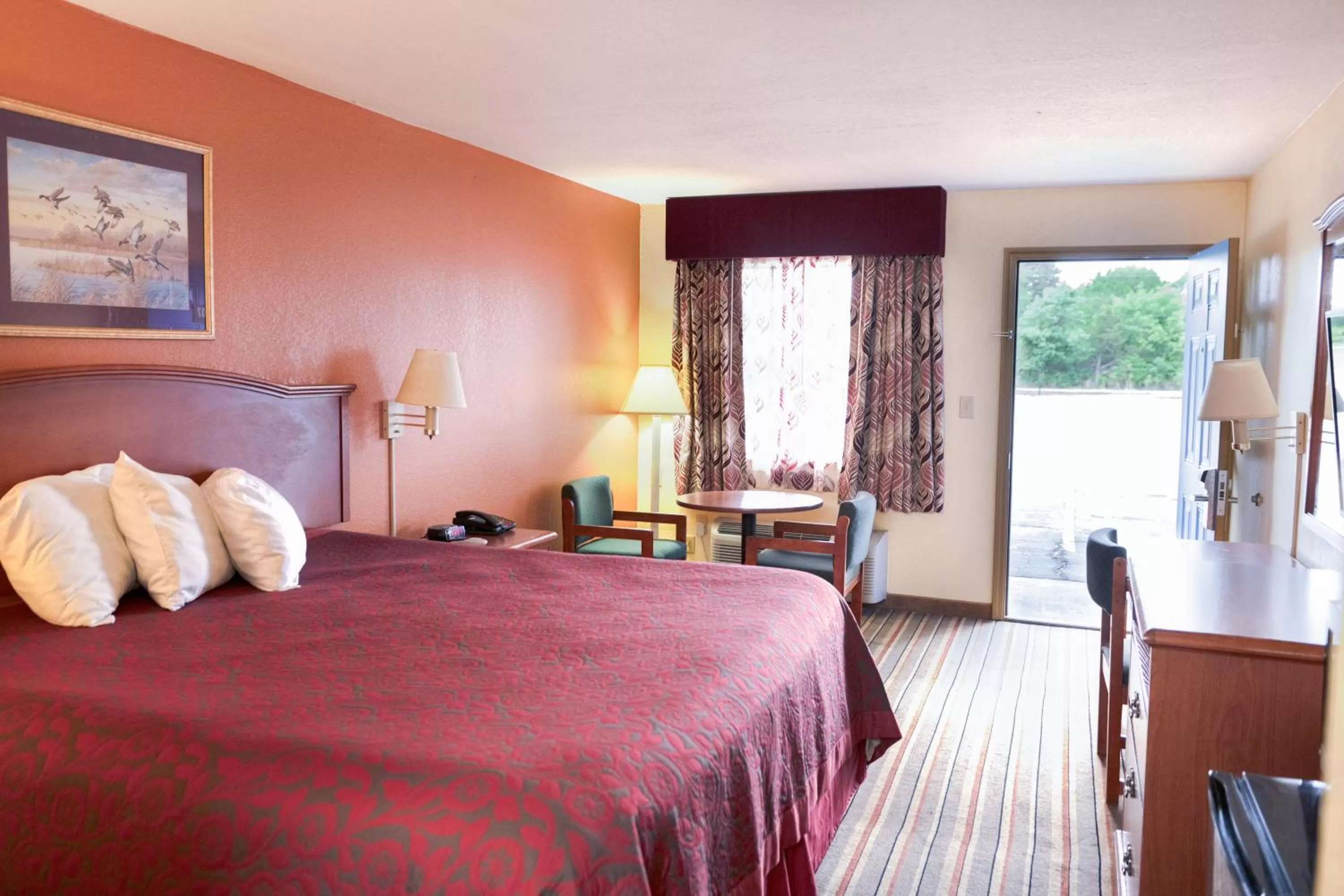 Bed in Morrilton Inn