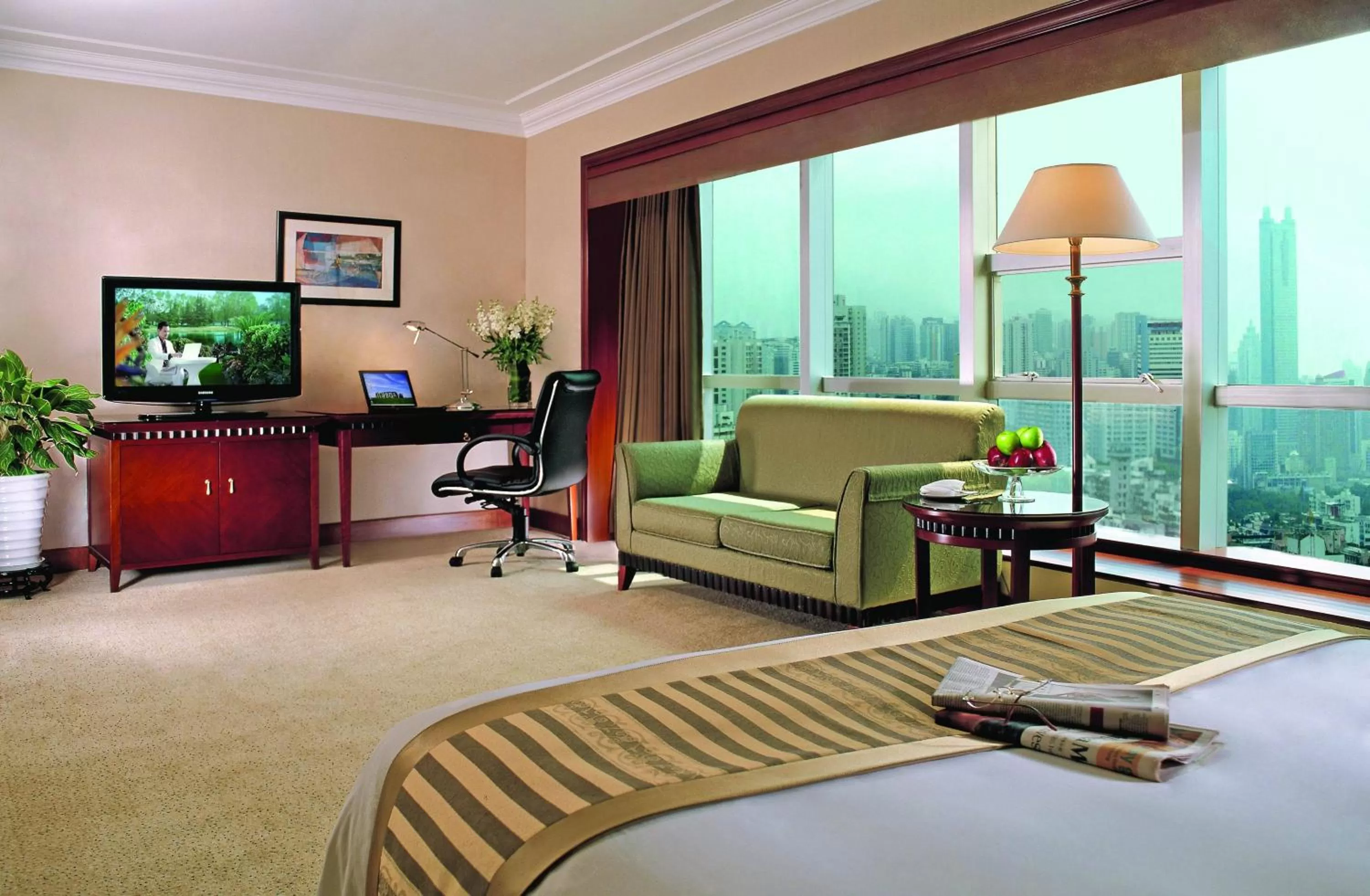 Photo of the whole room in The Pavilion Hotel Shenzhen (Huaqiang NorthBusiness Zone)