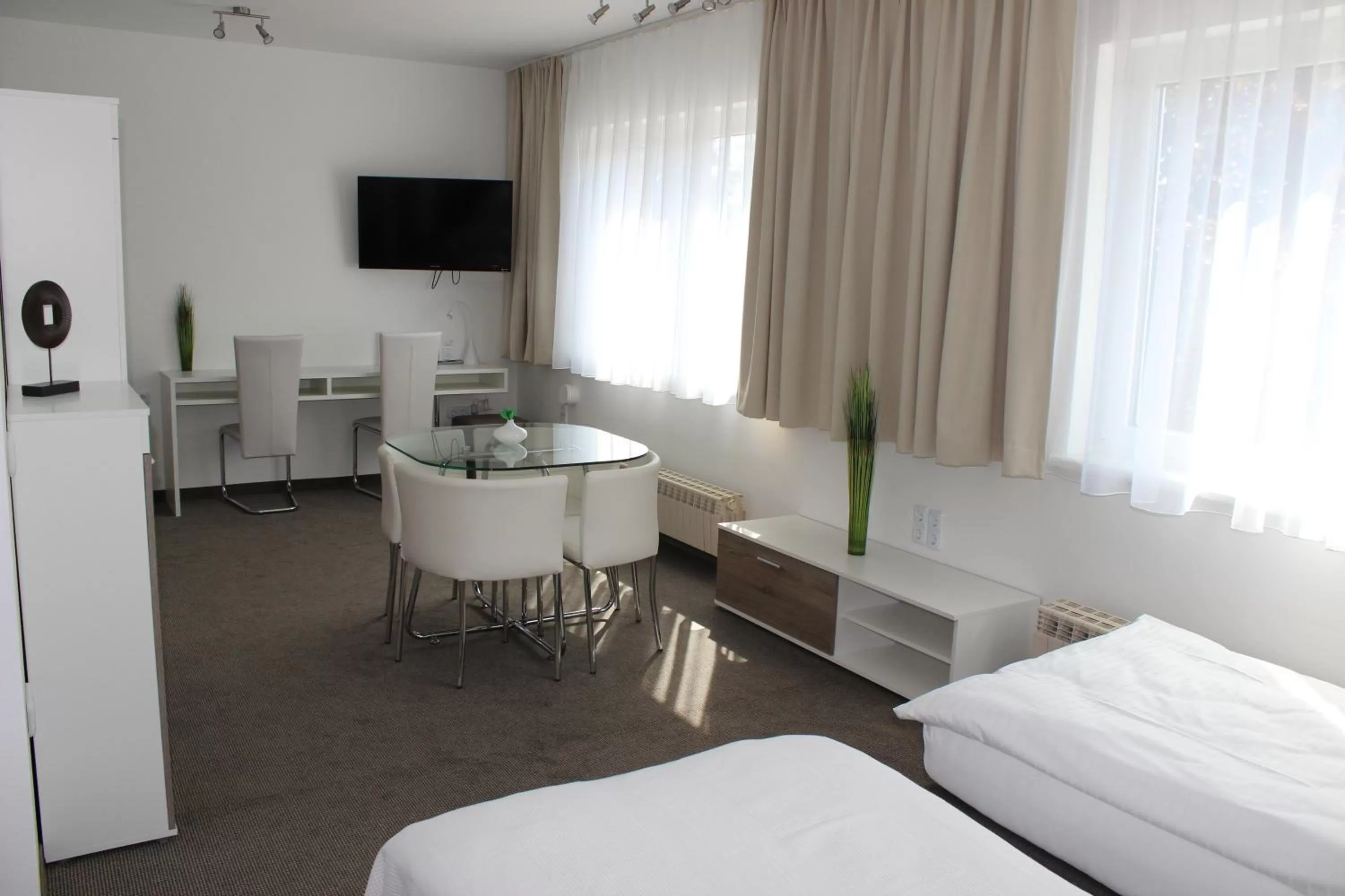 TV and multimedia, Bed in Hotel Michael