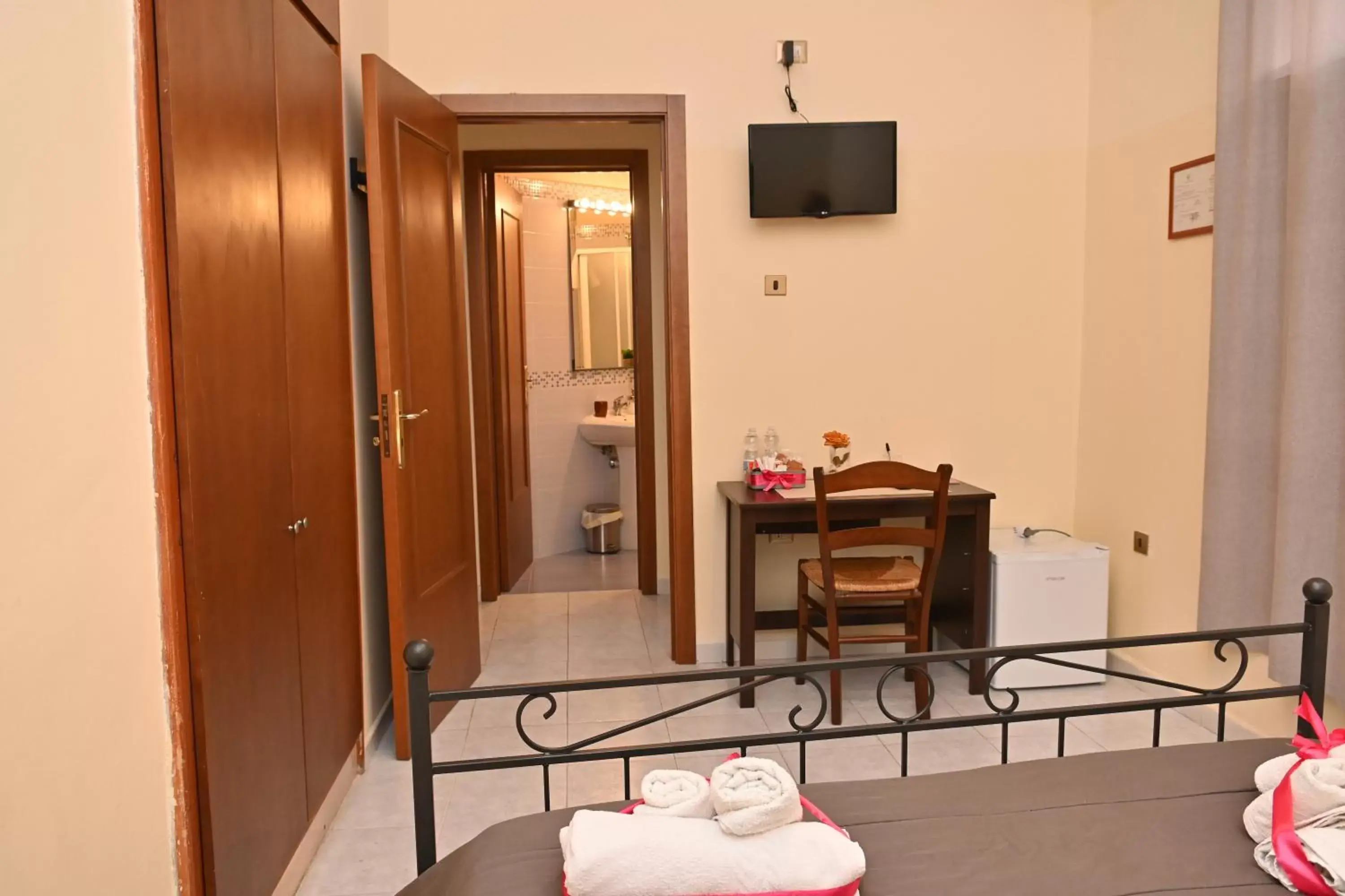 Bed, TV/Entertainment Center in B&B a Capua - I PORTICI del centro