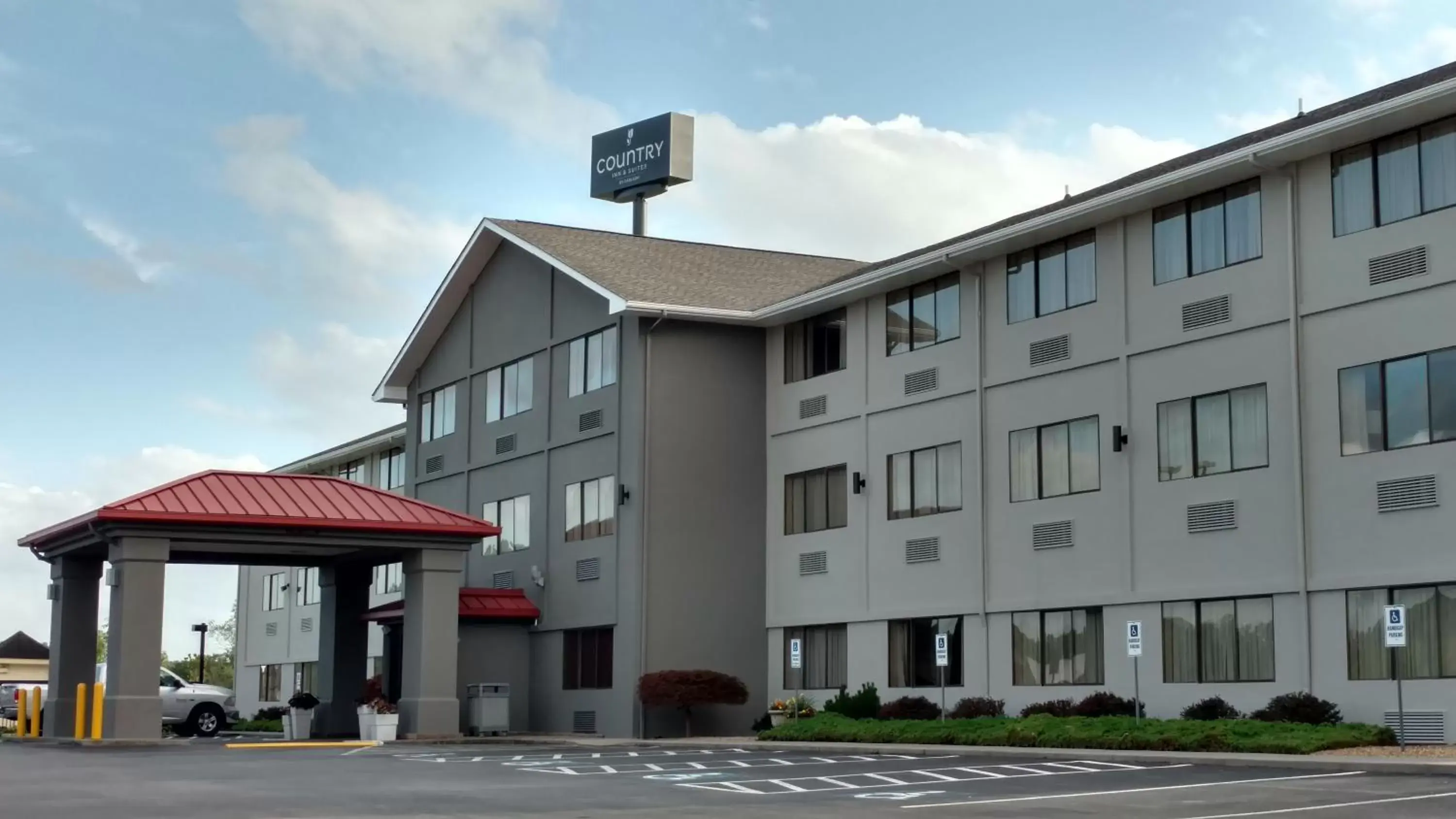 Facade/entrance, Property Building in Country Inn & Suites by Radisson, Abingdon, VA