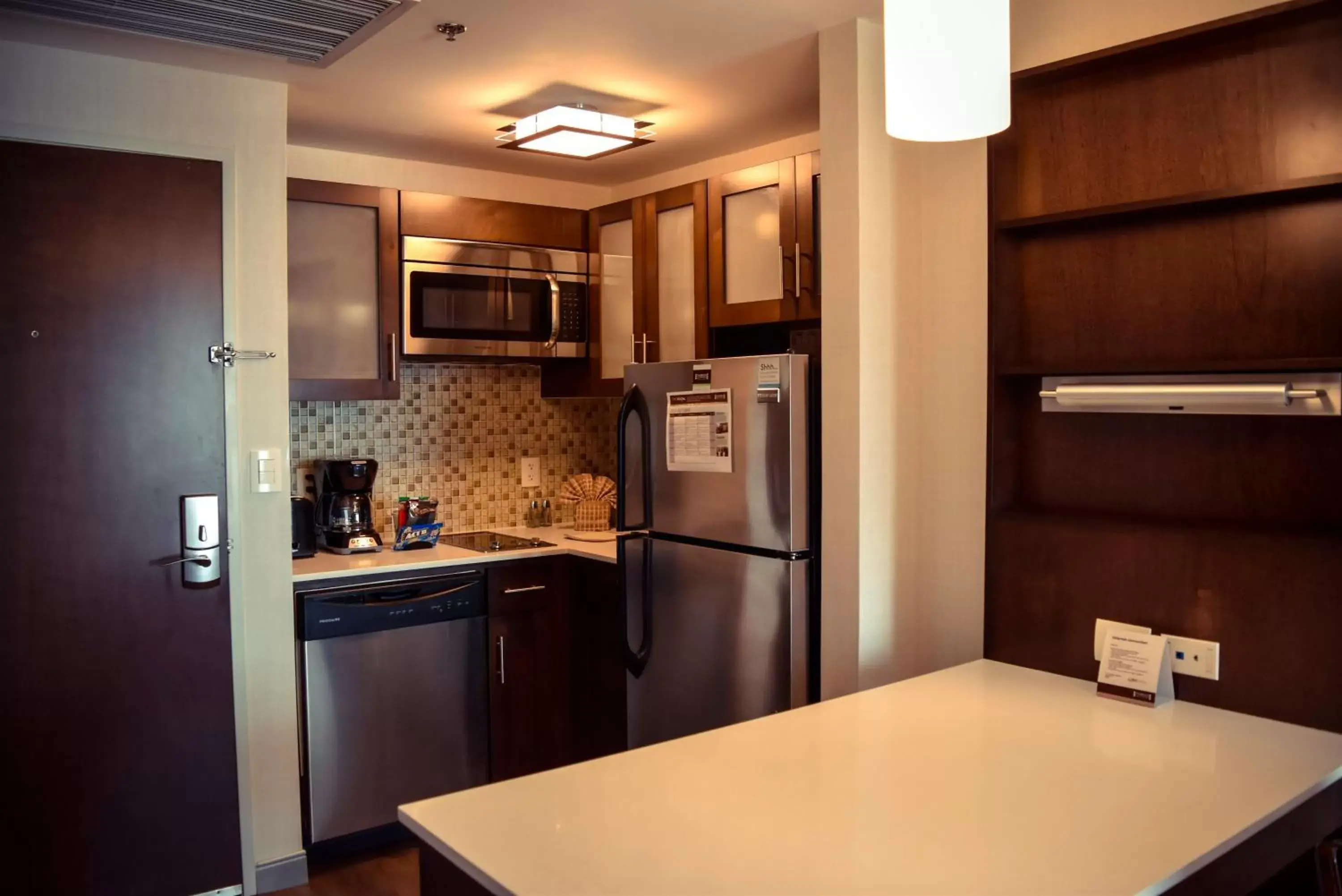Photo of the whole room, Kitchen/Kitchenette in Staybridge Suites Puebla, an IHG Hotel
