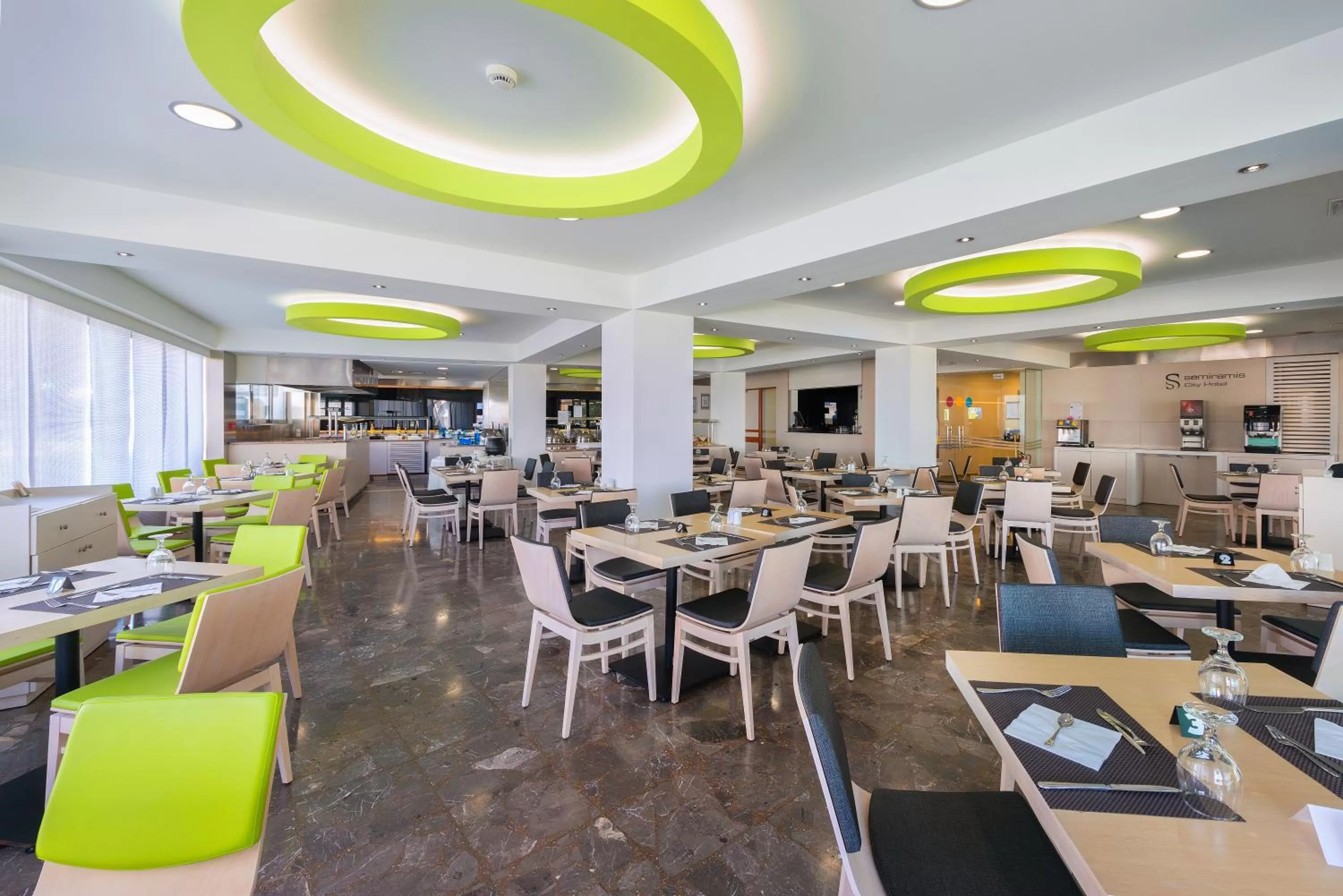 Restaurant/places to eat in Semiramis City Hotel