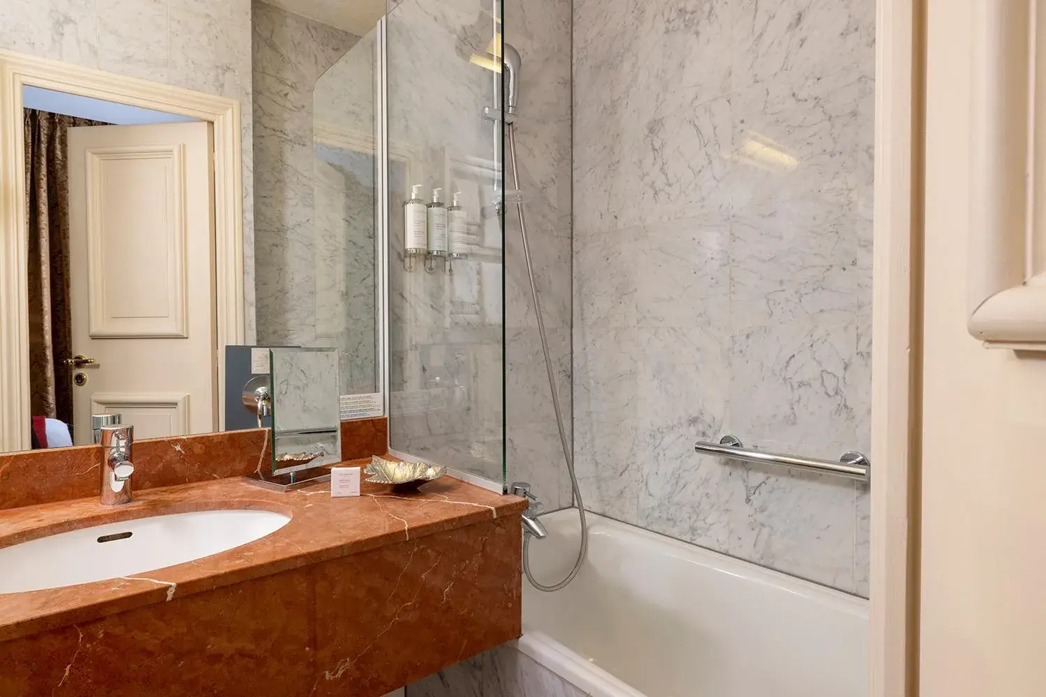 Bathroom in Hotel De Seine