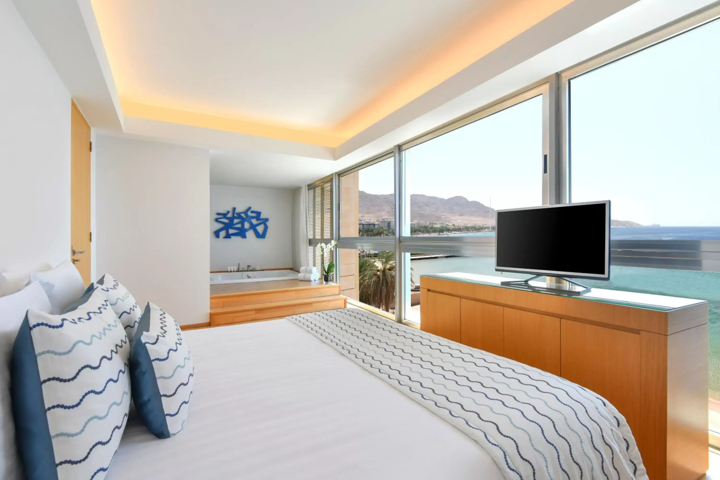 Bed in Kempinski Hotel Aqaba