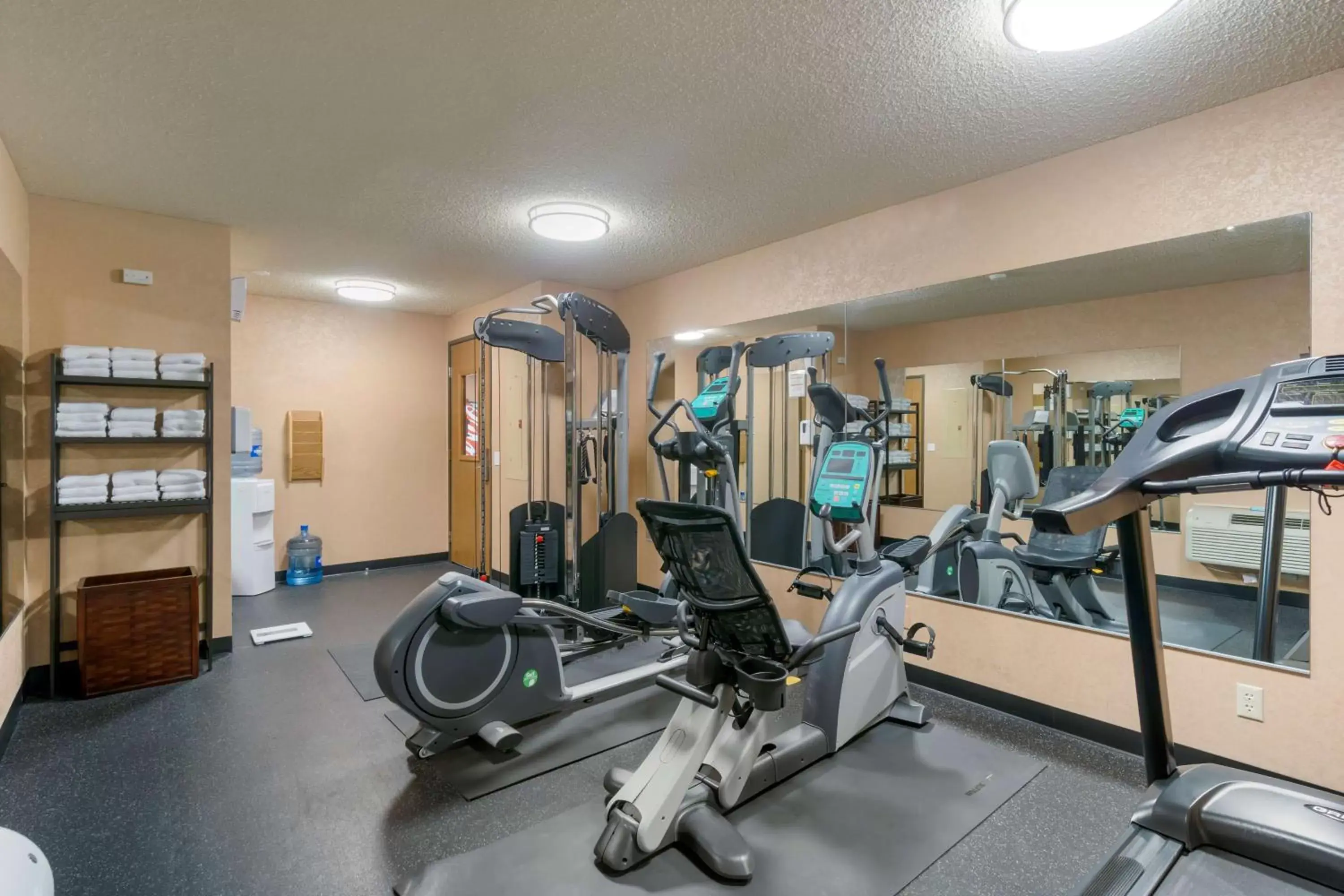 Spa and wellness centre/facilities, Fitness Center/Facilities in Best Western Plus Oak Harbor Hotel and Conference Center