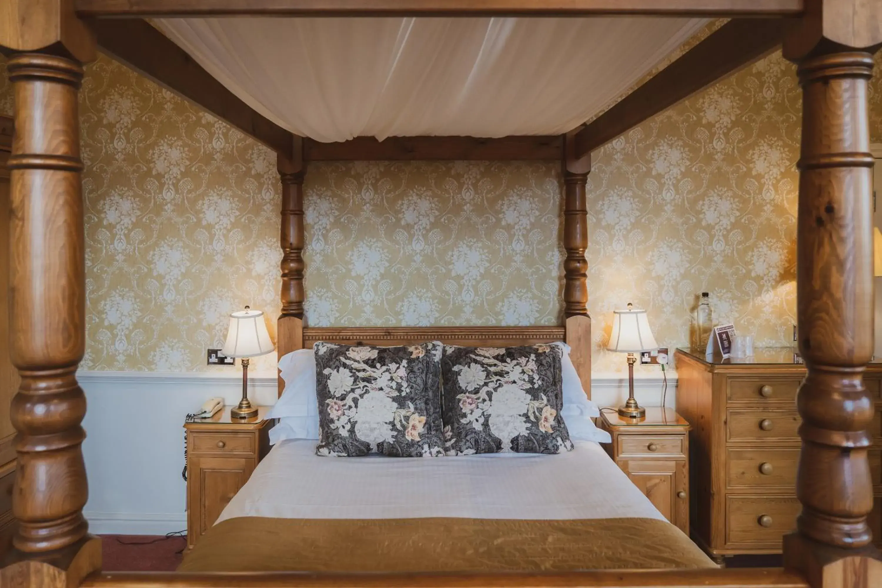 Bed in Merewood Country House Hotel and Restaurant