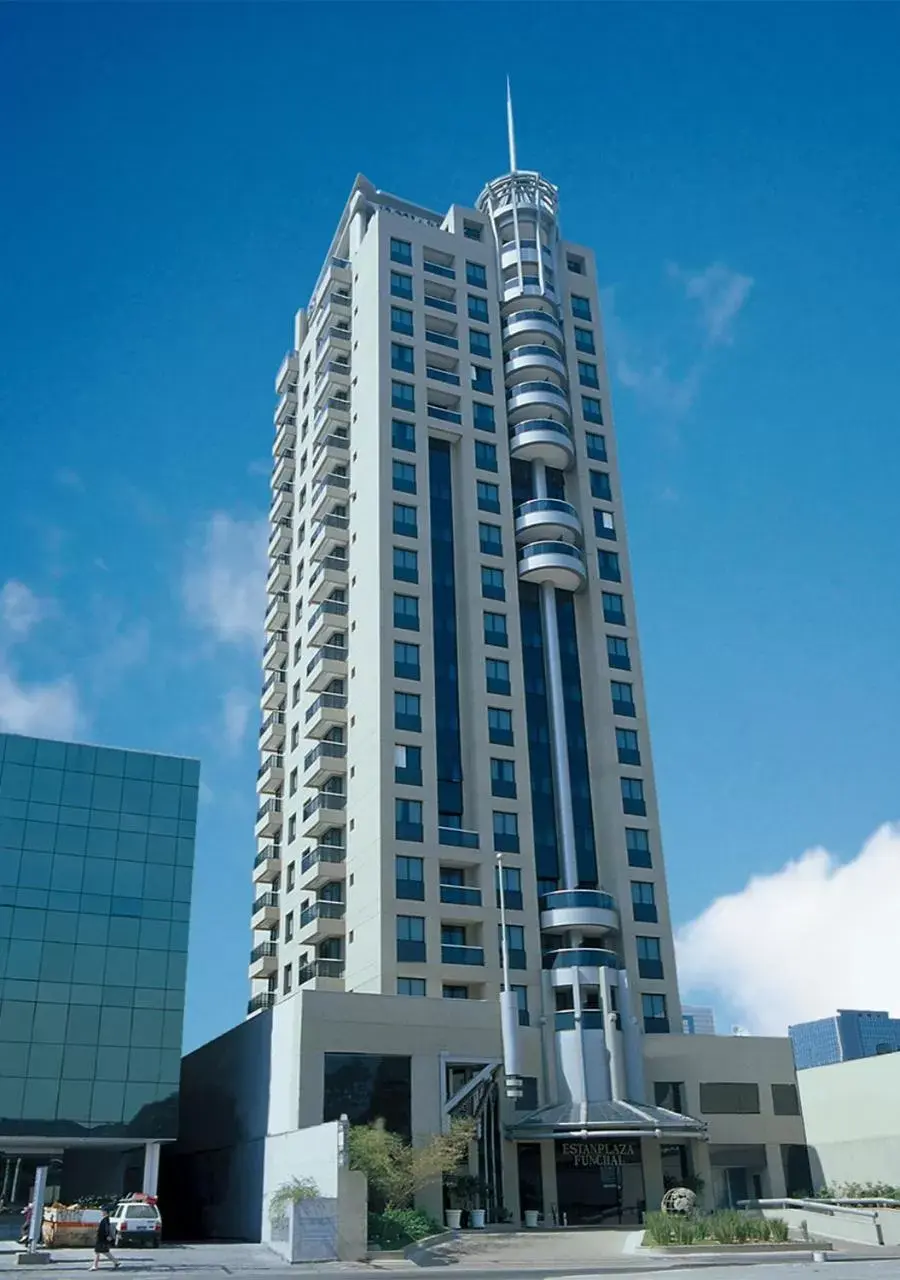 Facade/entrance, Property Building in Estanplaza Funchal Faria Lima