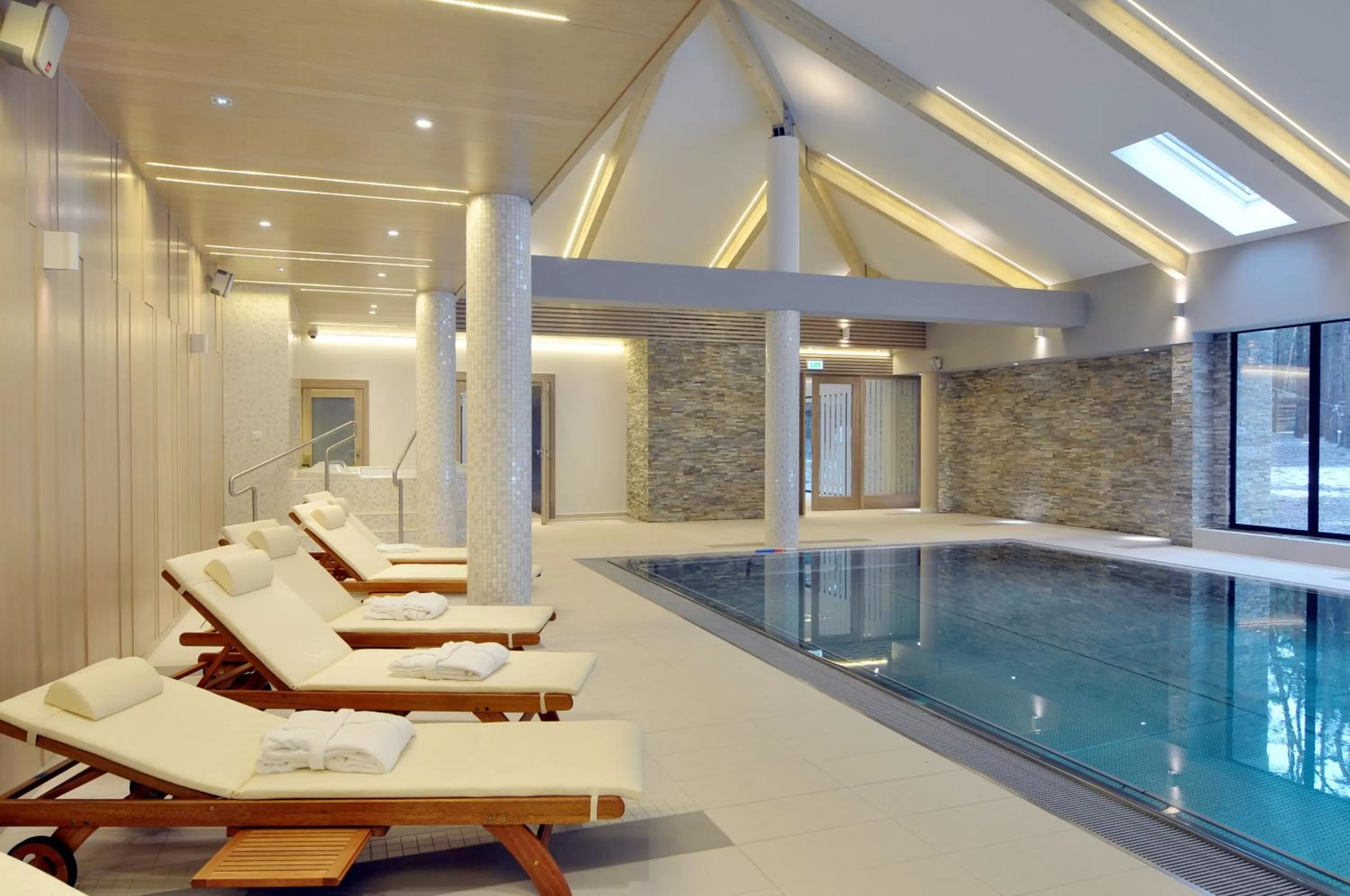 Pool view in Columna Medica