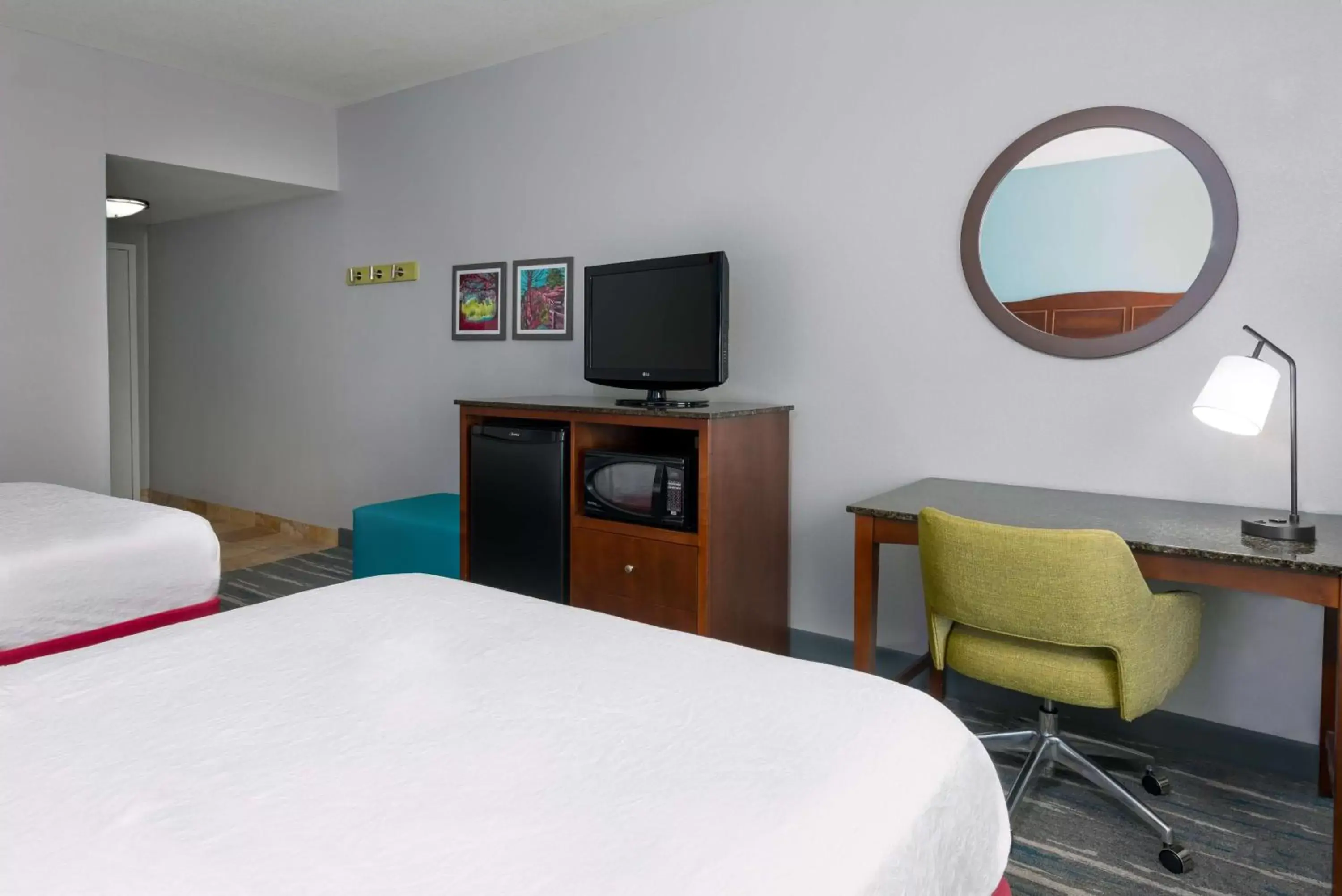 Bedroom, TV/Entertainment Center in Hampton Inn & Suites Winston-Salem/University Area