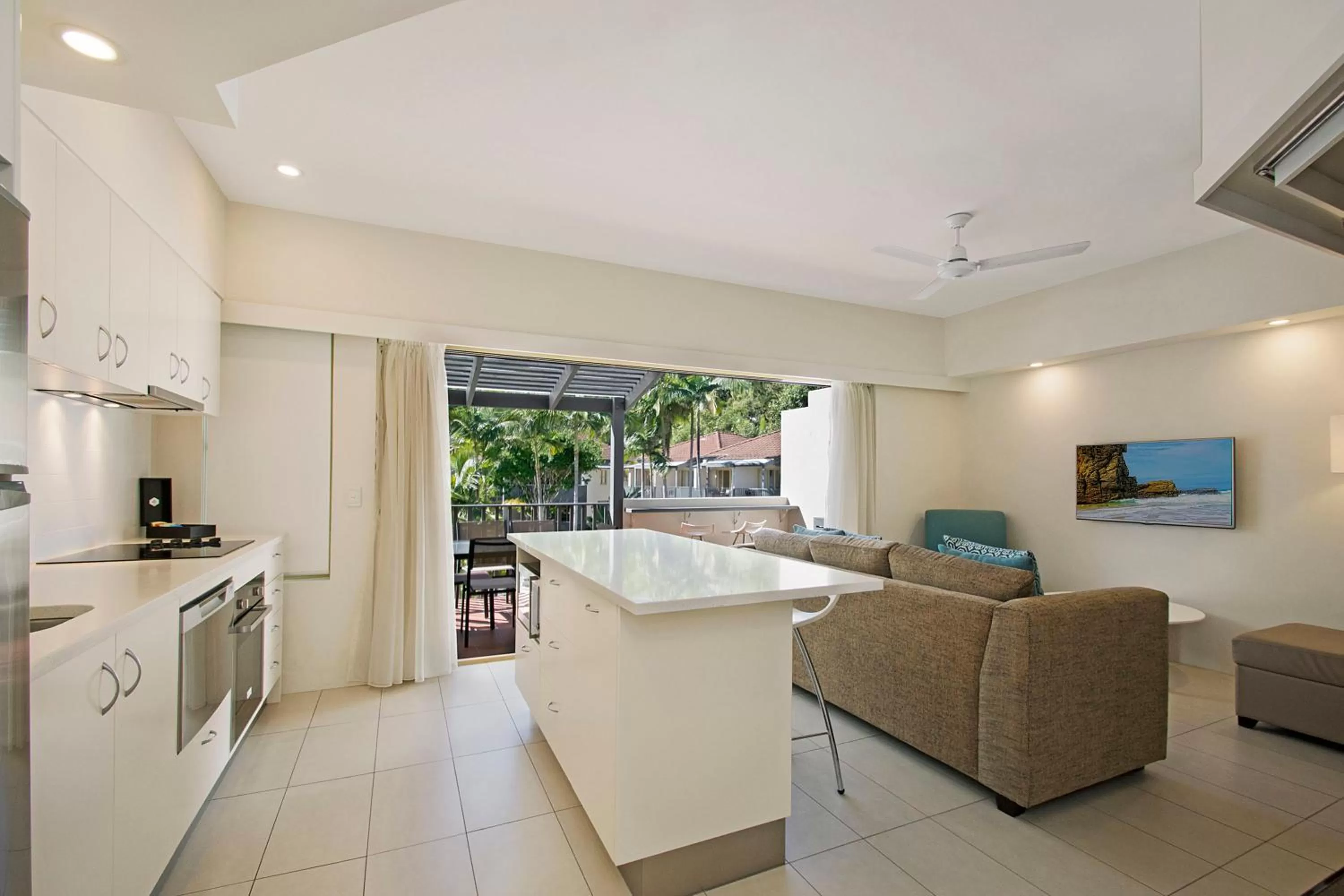 Kitchen or kitchenette in Mantra French Quarter Noosa