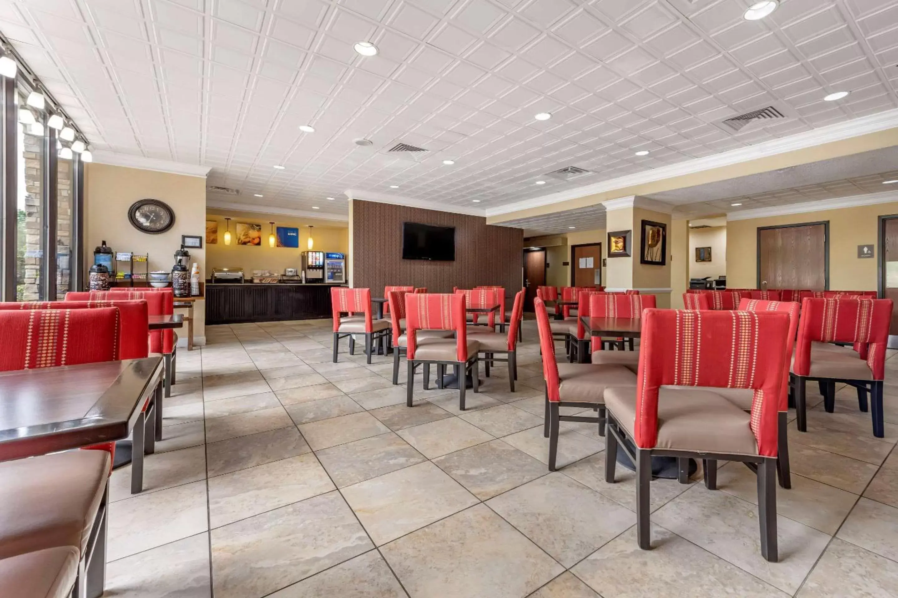 Restaurant/Places to Eat in Comfort Inn Cranberry Township