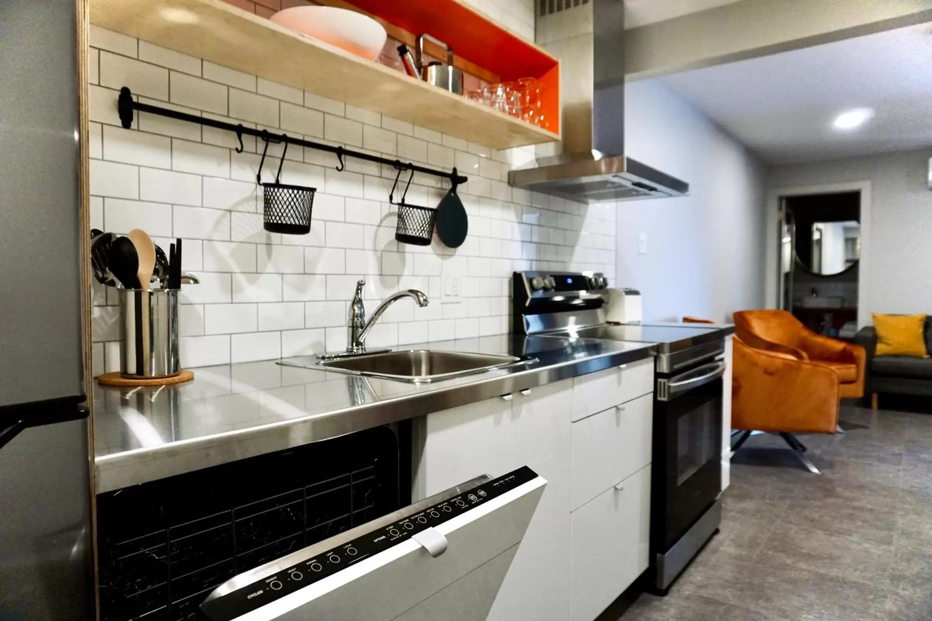 Kitchen or kitchenette, Kitchen/Kitchenette in Morel Executive Suites