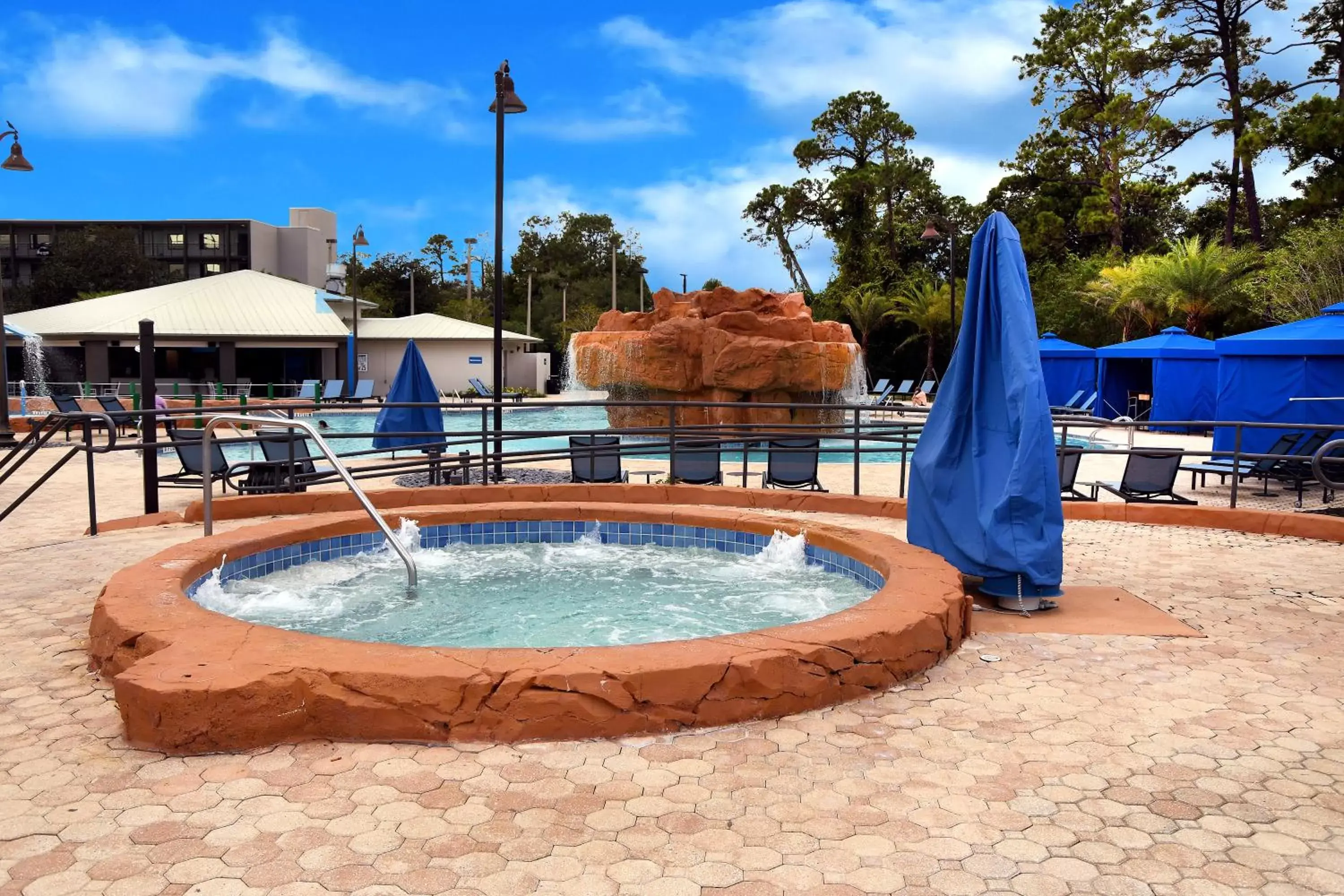 Hot Tub, Swimming Pool in Wyndham Lake Buena Vista Resort Disney Springs® Resort Area