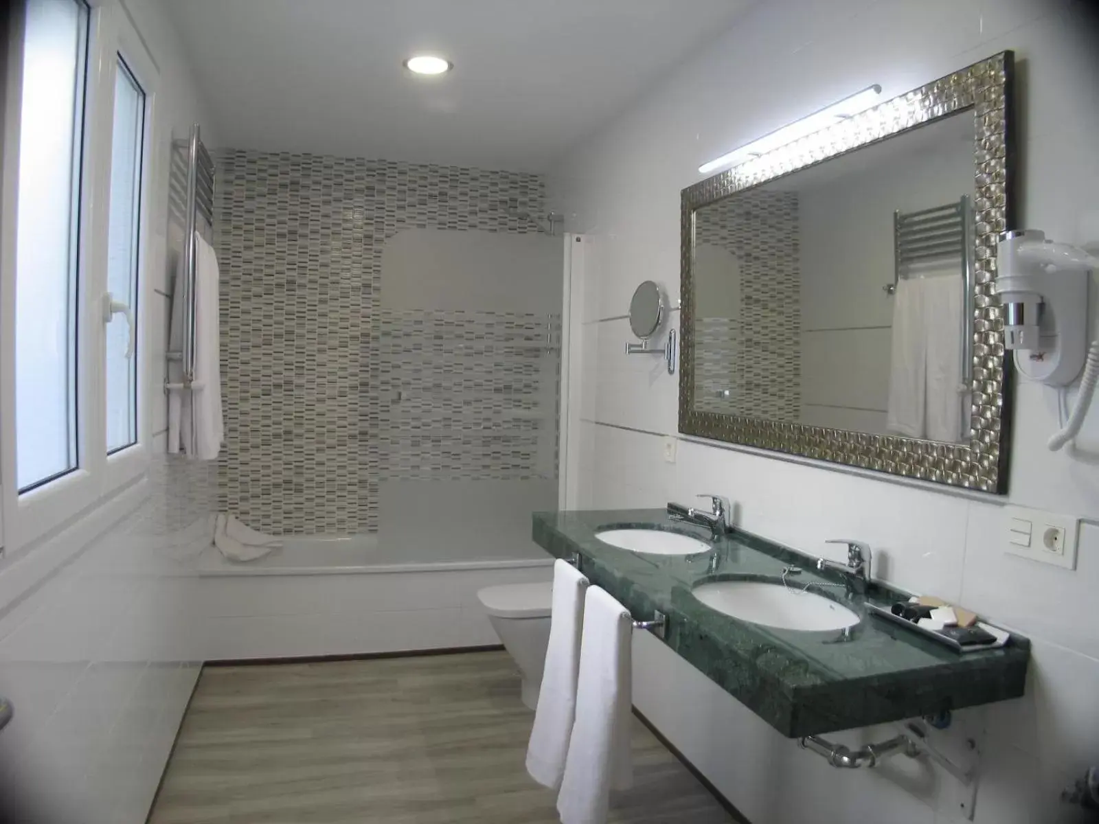 Bathroom in Hotel Infante Antequera