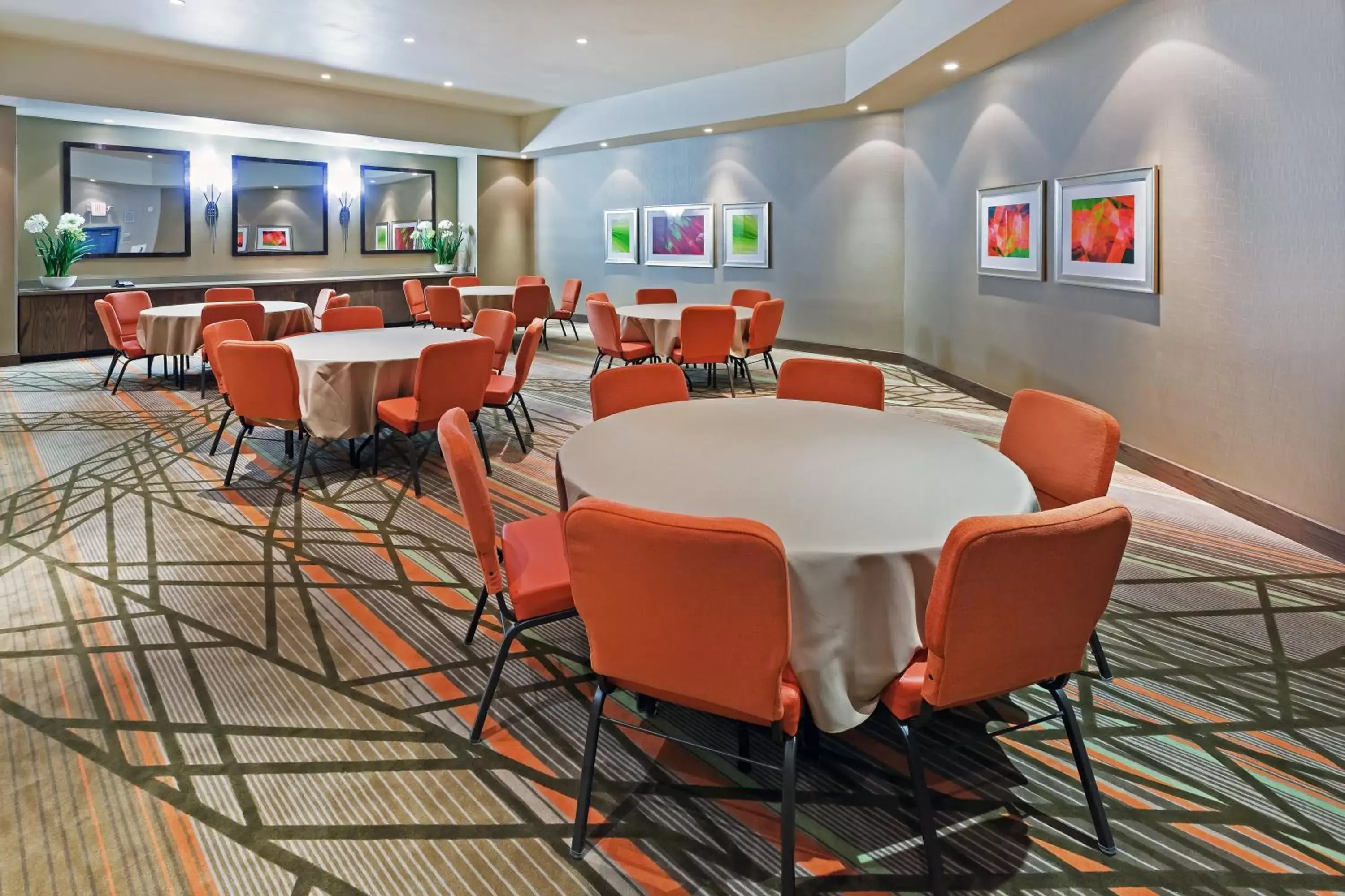 Meeting/conference room, Restaurant/Places to Eat in Holiday Inn Express Frisco Legacy Park Area, an IHG Hotel