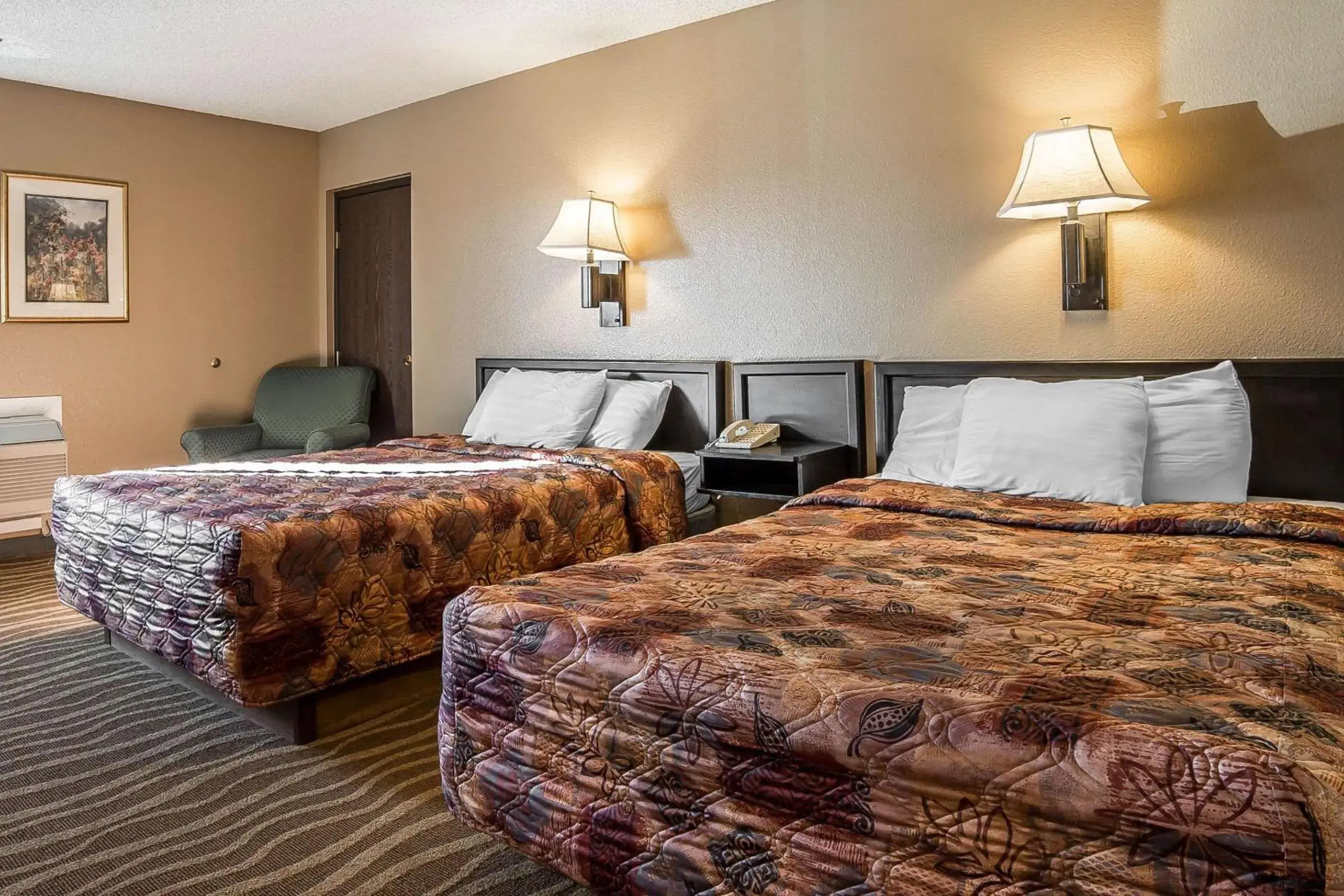 Photo of the whole room, Bed in Rodeway Inn Cheyenne I-80 East Photo of the whole room, Bed in Rodeway Inn Cheyenne I-80 East