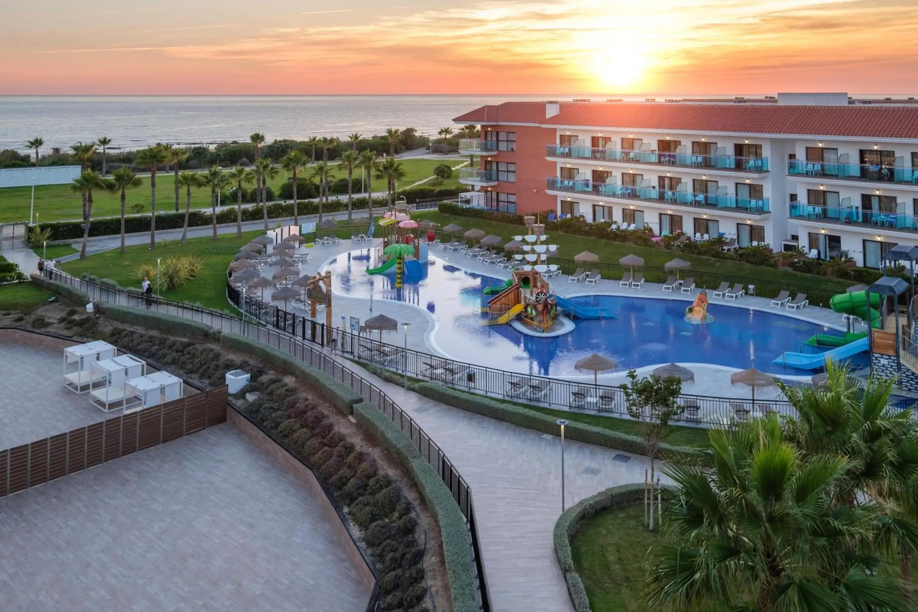 Activities, Swimming Pool in Hotel Best Costa Ballena