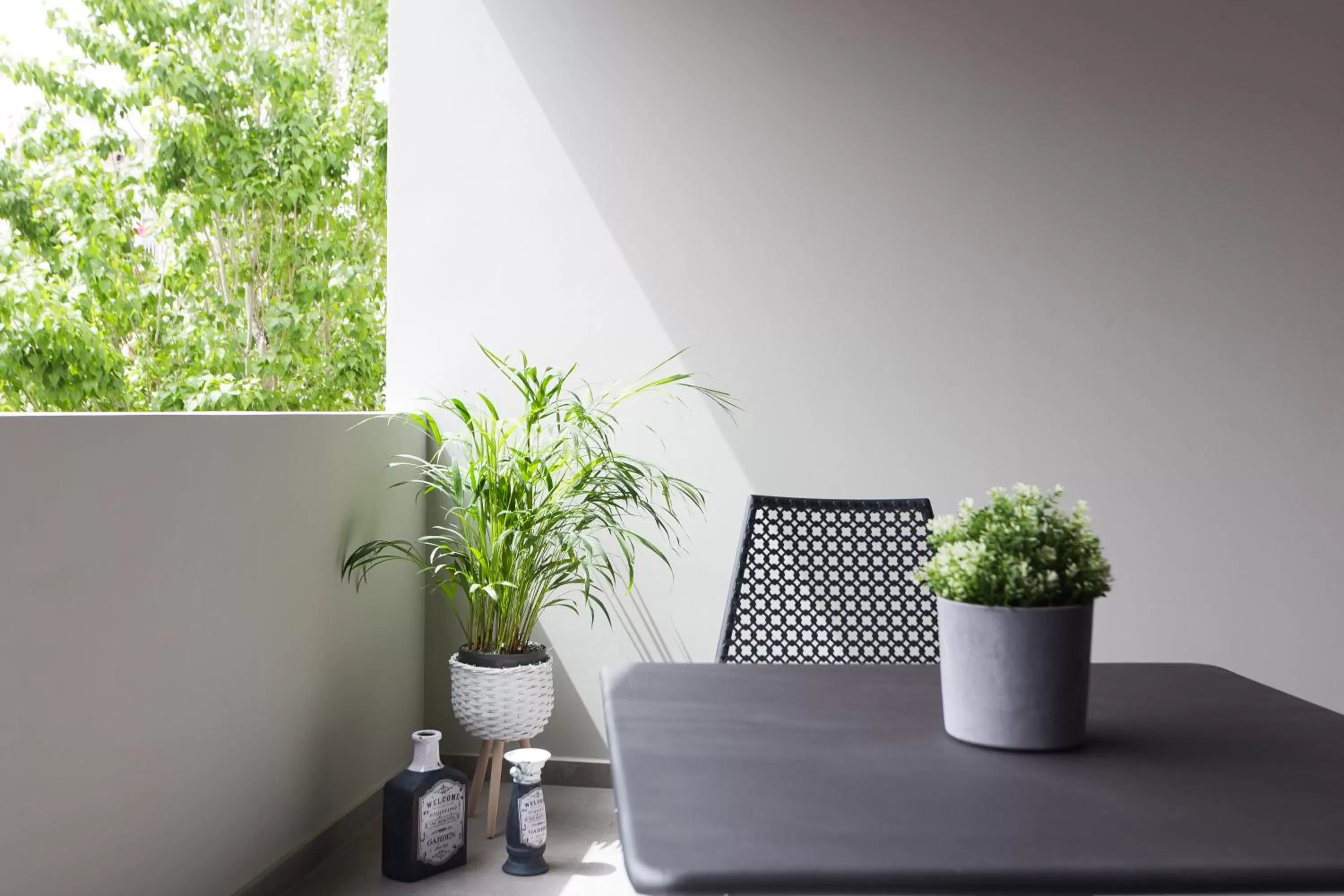 Balcony/Terrace in 12 Reasons Why Metaxourgeio