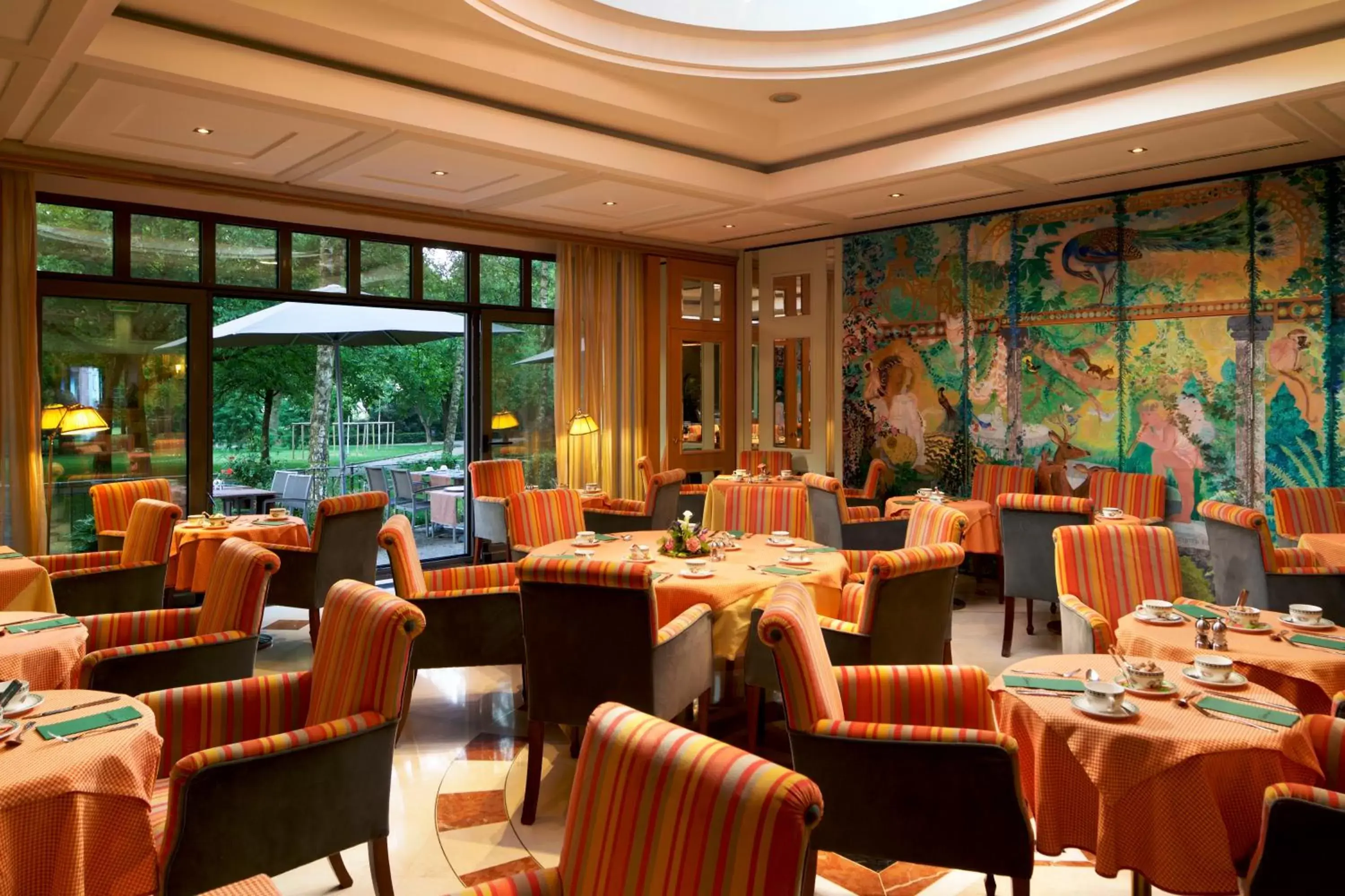 Restaurant/places to eat in Hotel Parc Belair