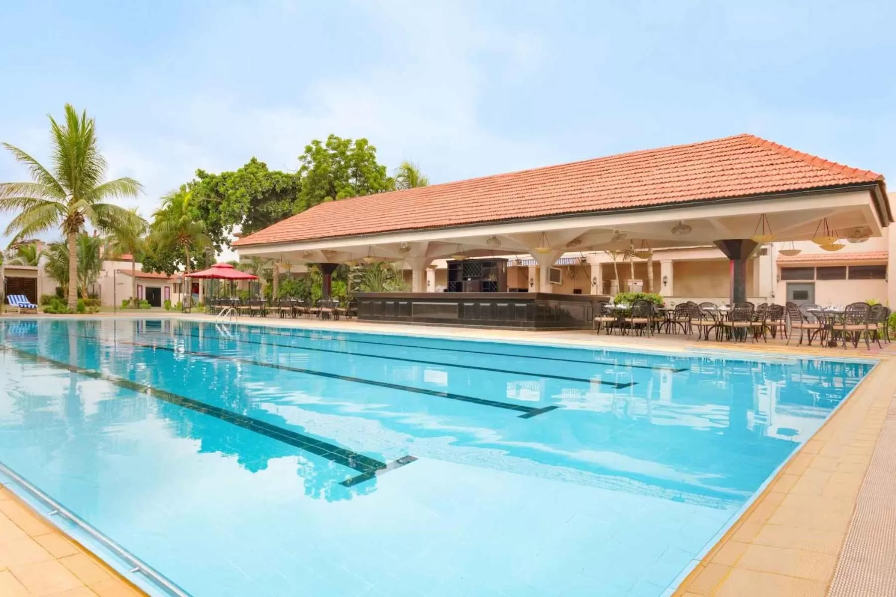 Swimming pool in Ramada Plaza by Wyndham Karachi Airport Hotel