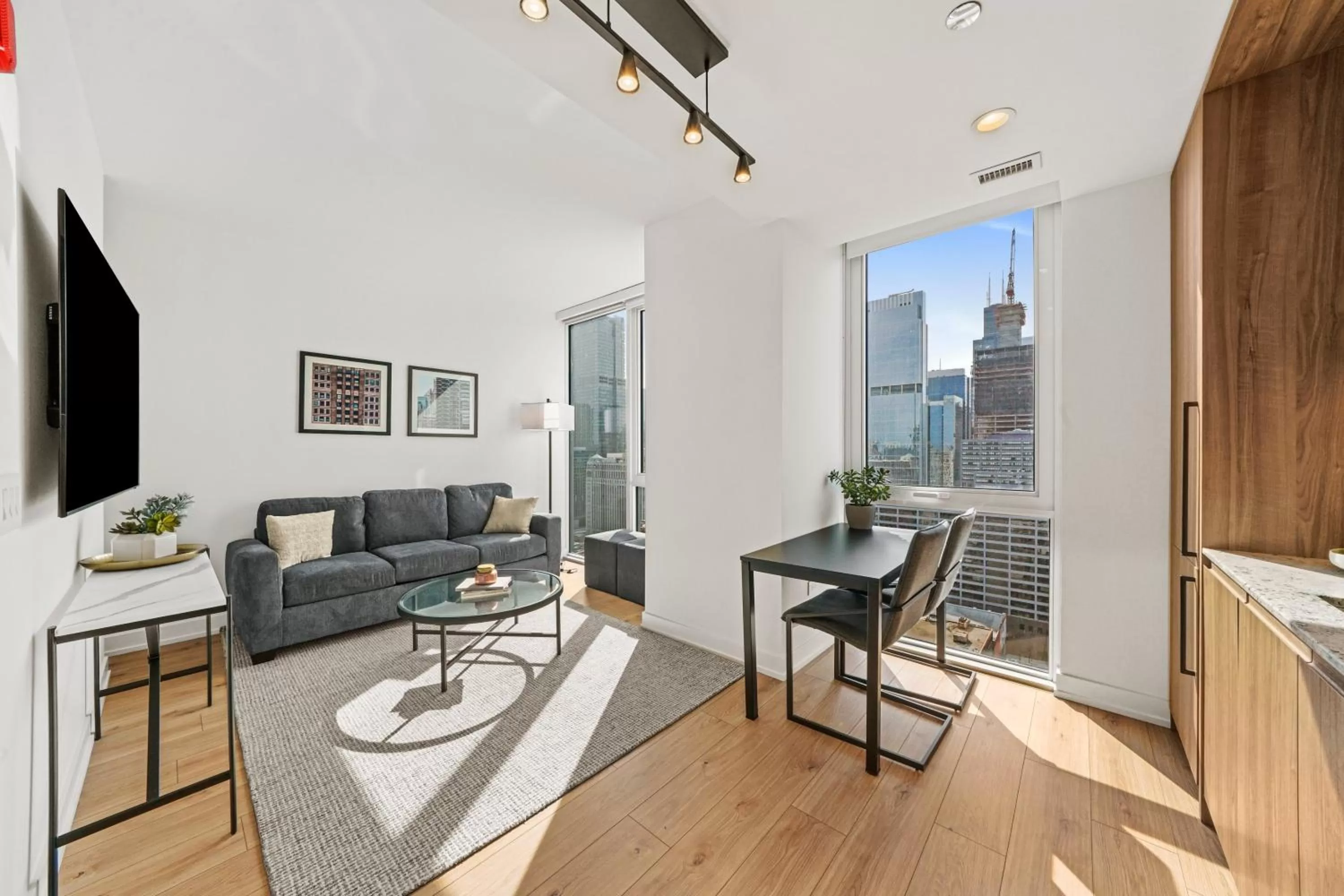 TV and multimedia in Level Chicago - River North