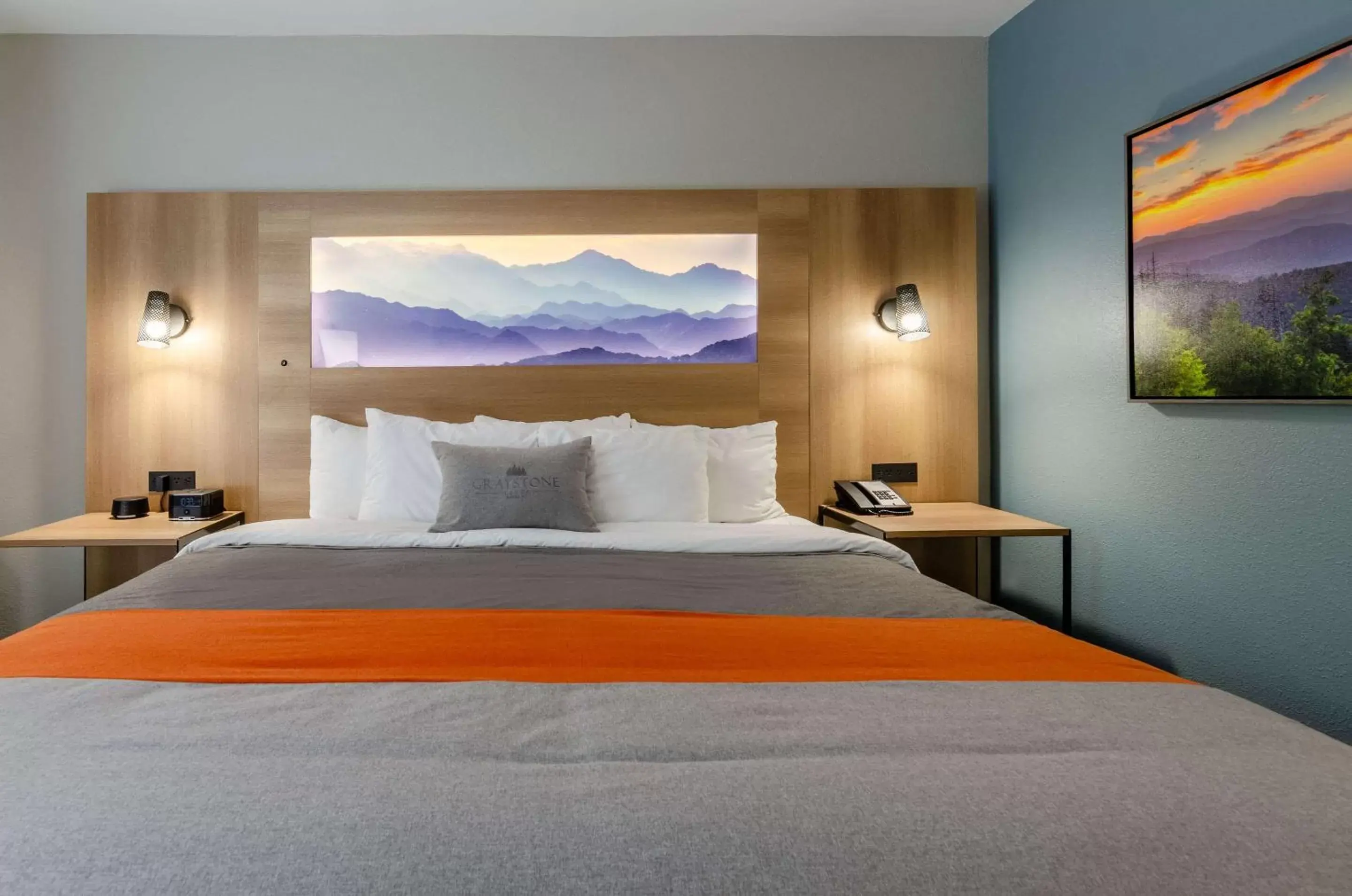 Bedroom, Bed in Graystone Lodge, Ascend Hotel Collection