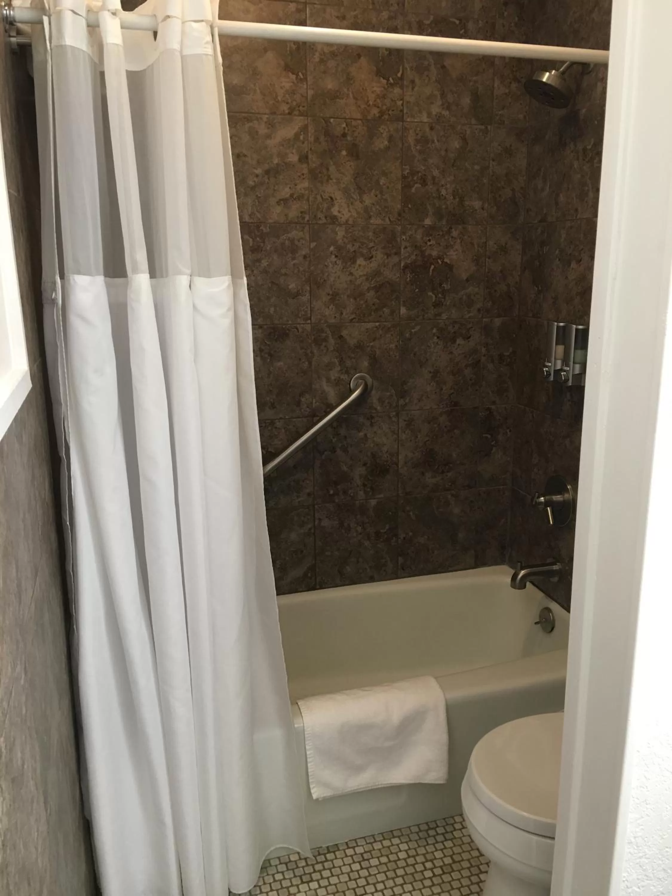 Bathroom in Cardinal Inn