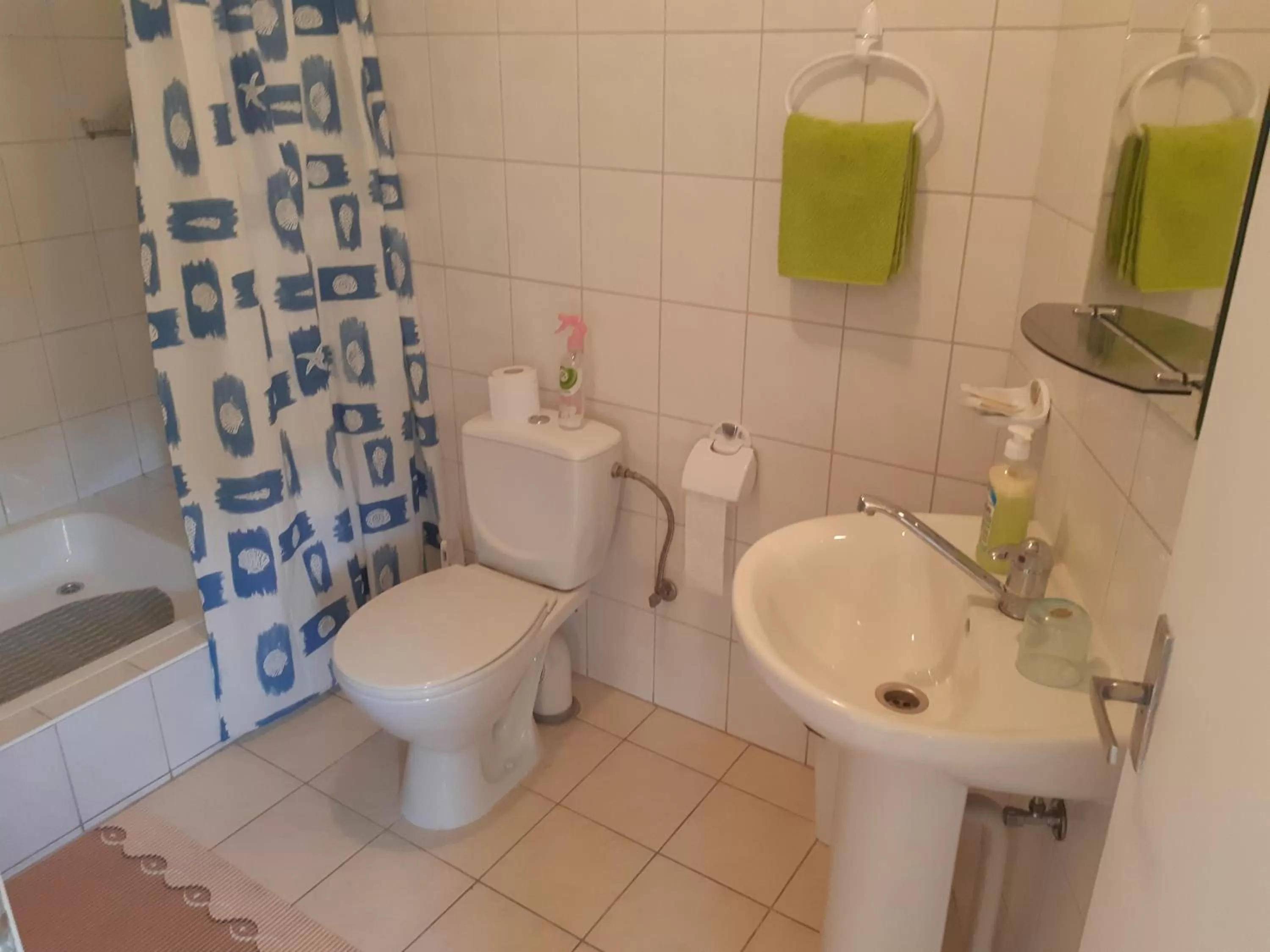 Photo of the whole room, Bathroom in Rugelis