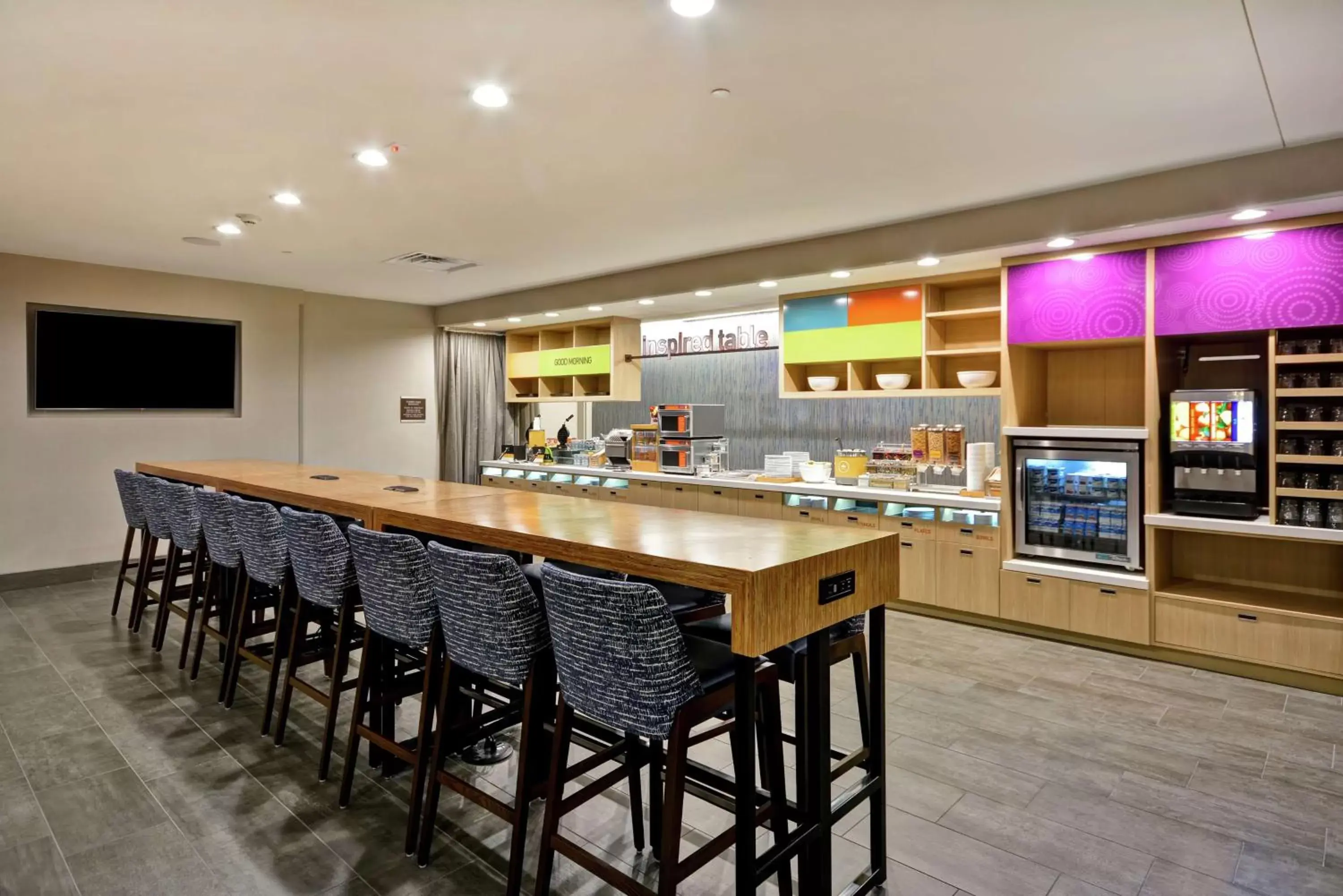 Breakfast, Kitchen/Kitchenette in Home2 Suites Plano Legacy West