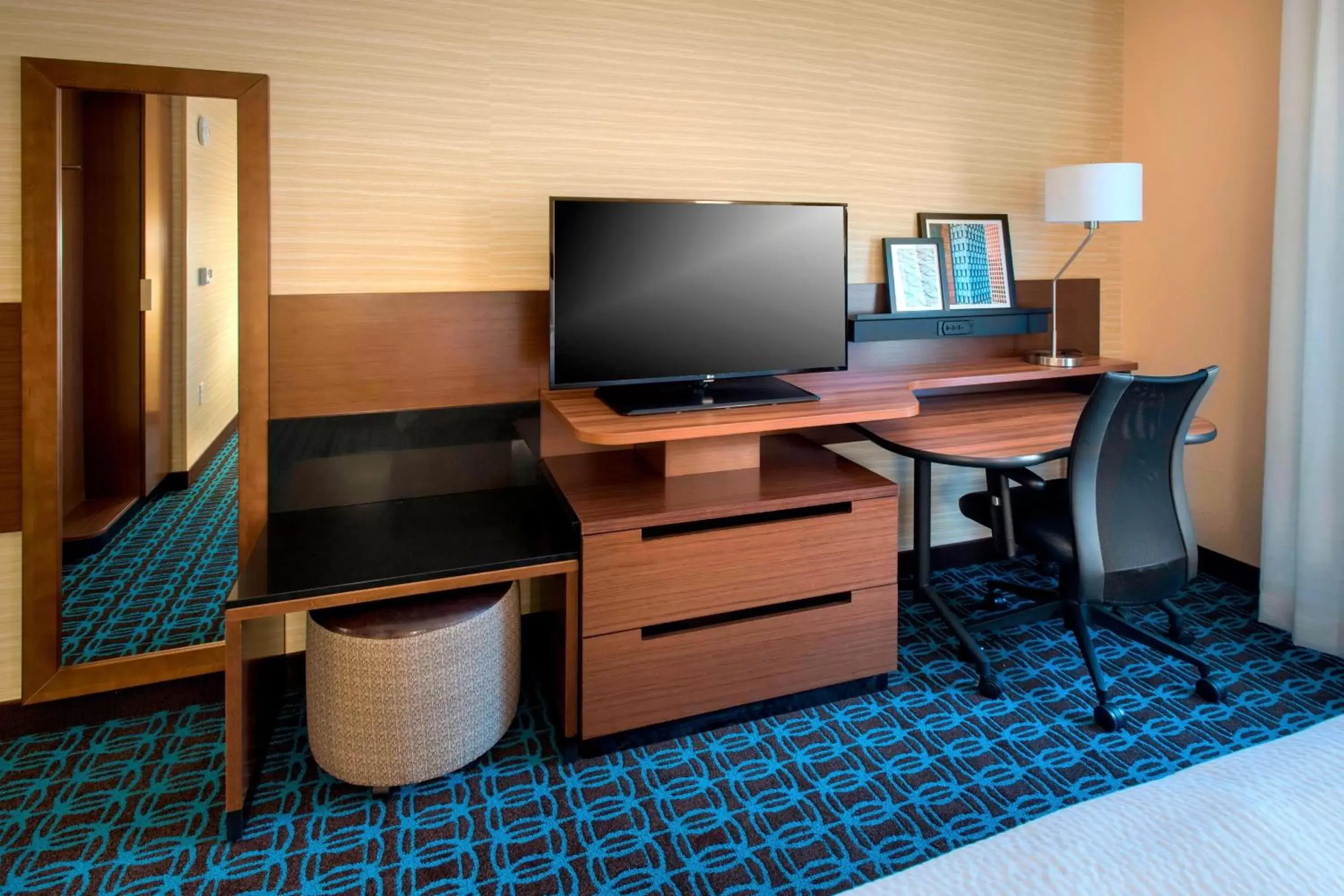 King Suite with Sofa Bed and Roll-in Shower - Mobility and Hearing Accessible in Fairfield Inn & Suites by Marriott Syracuse Carrier Circle