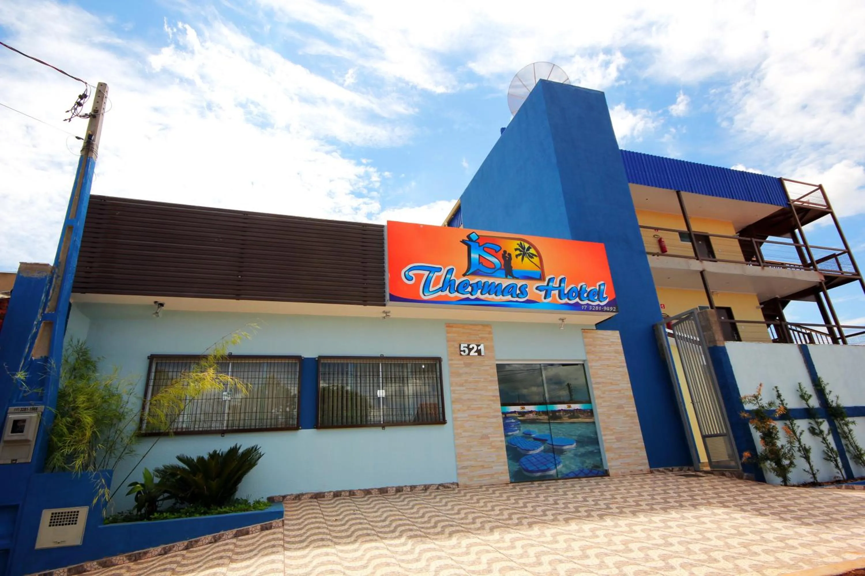 Facade/entrance in JS Thermas Hotel