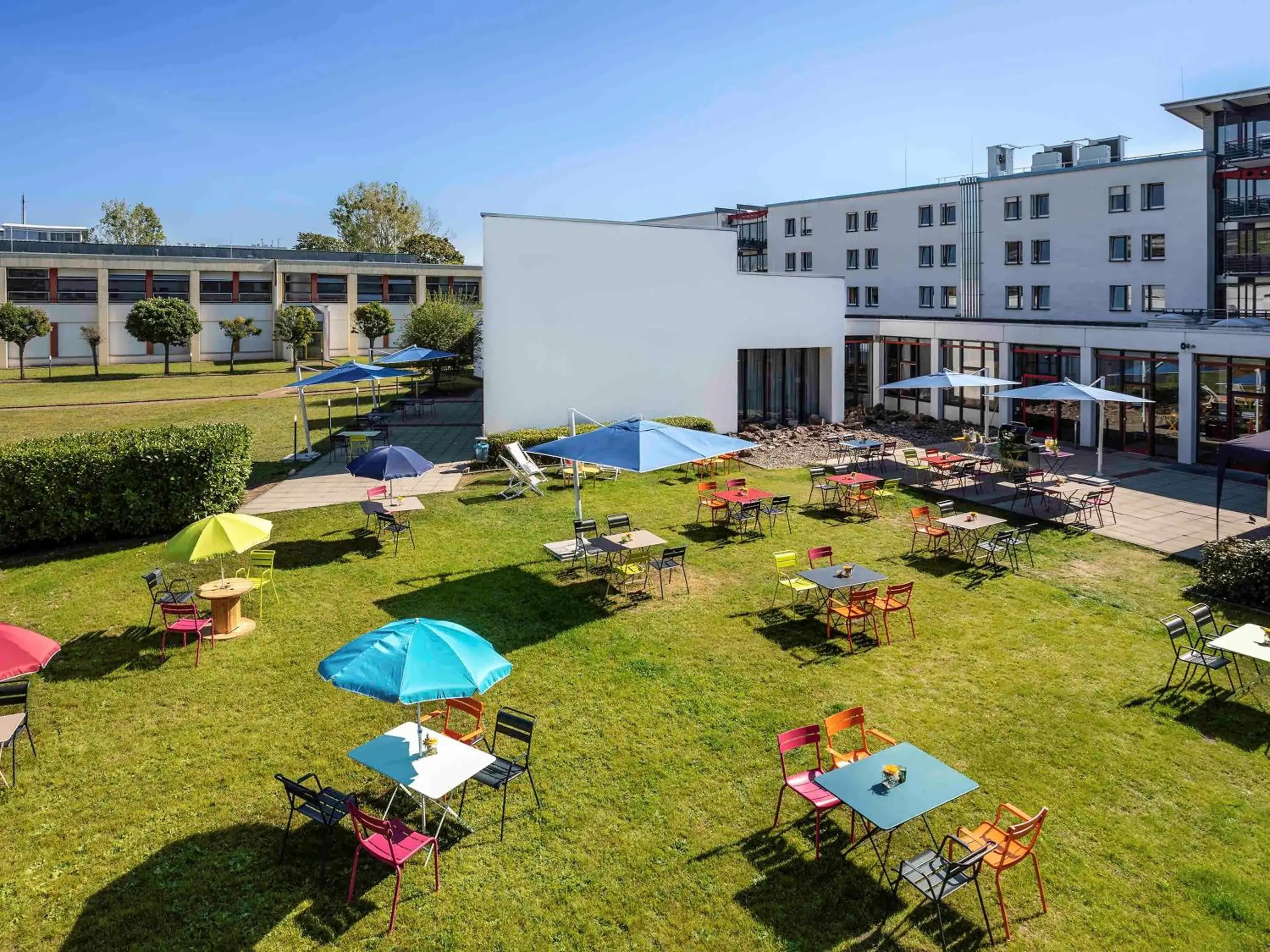 Restaurant/places to eat, Pool View in The Hotel Darmstadt