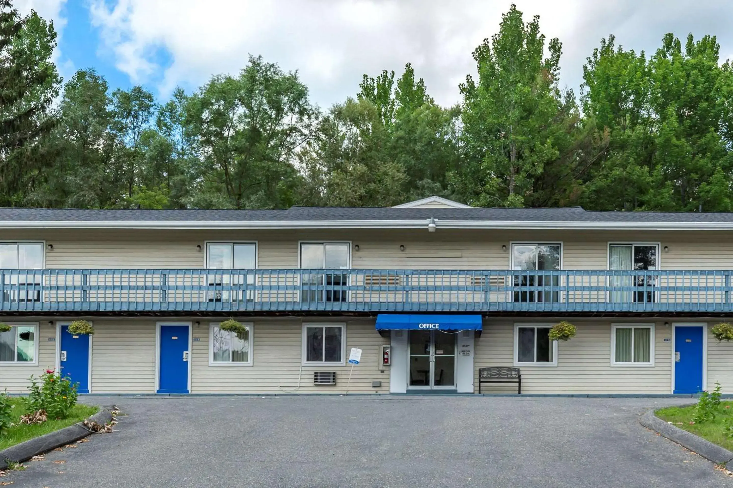 Property Building in Econo Lodge Lee - Great Barrington