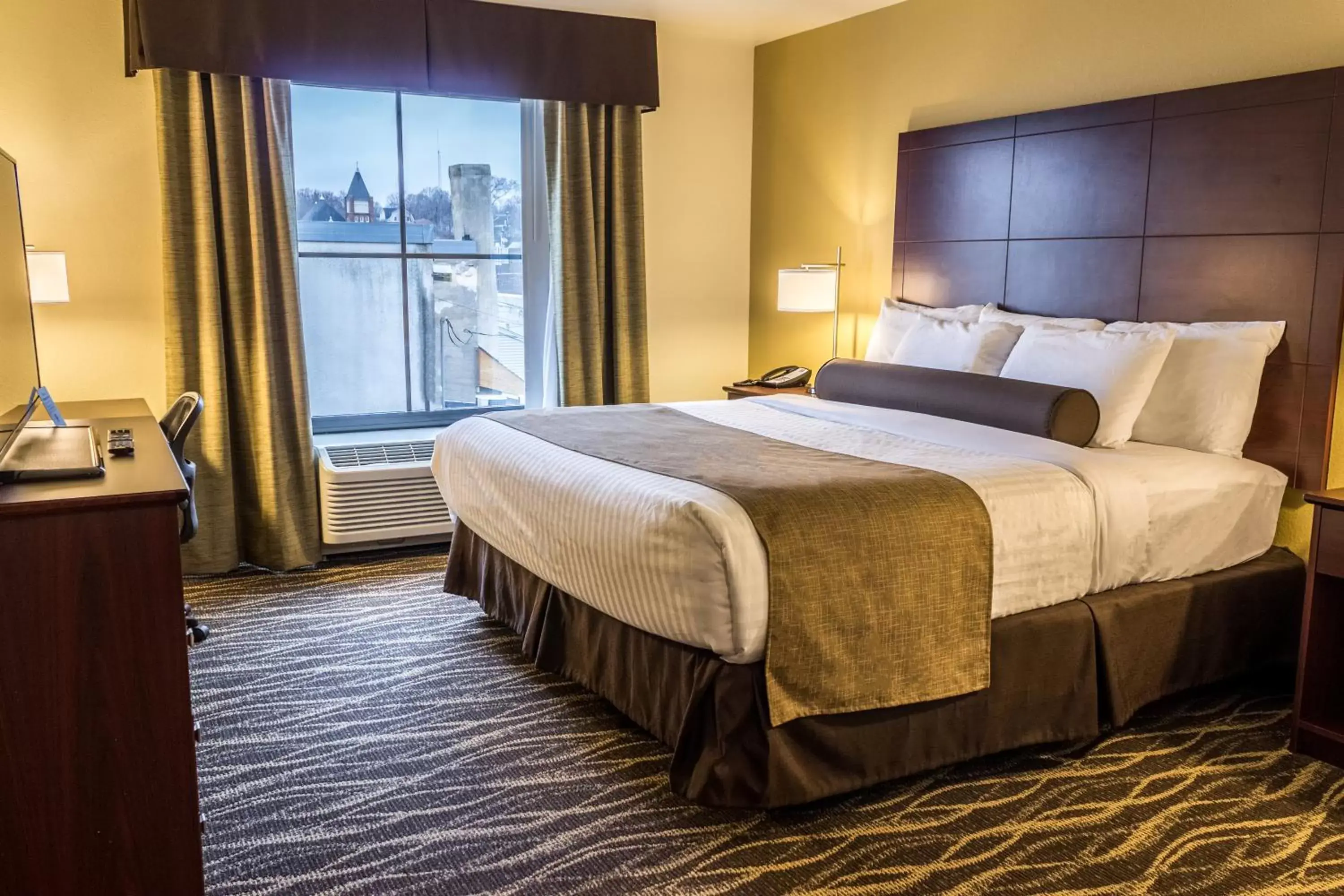Bed in Cobblestone Hotel & Suites - Chippewa Falls