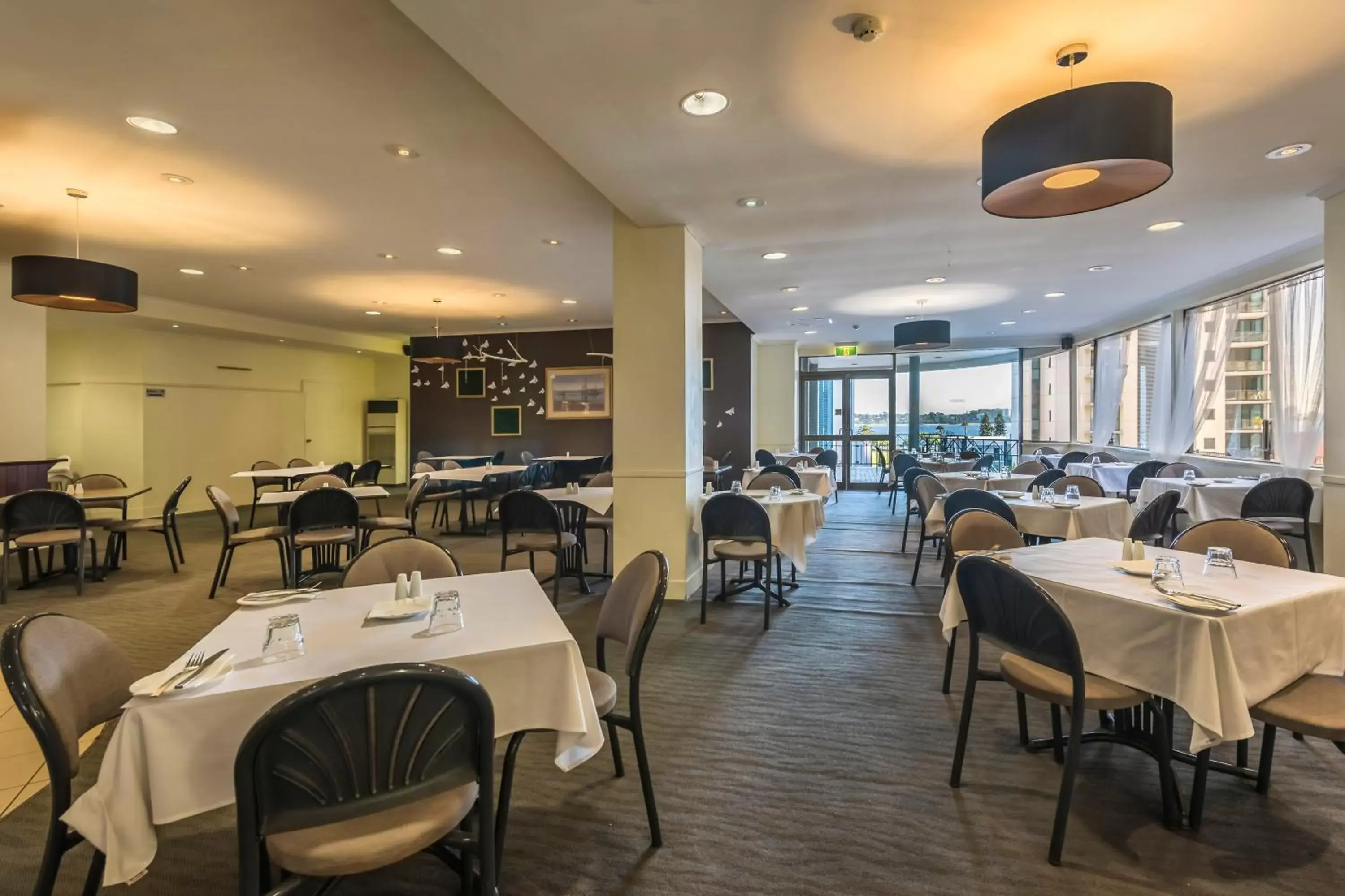 Restaurant/Places to Eat in Comfort Inn & Suites Goodearth Perth