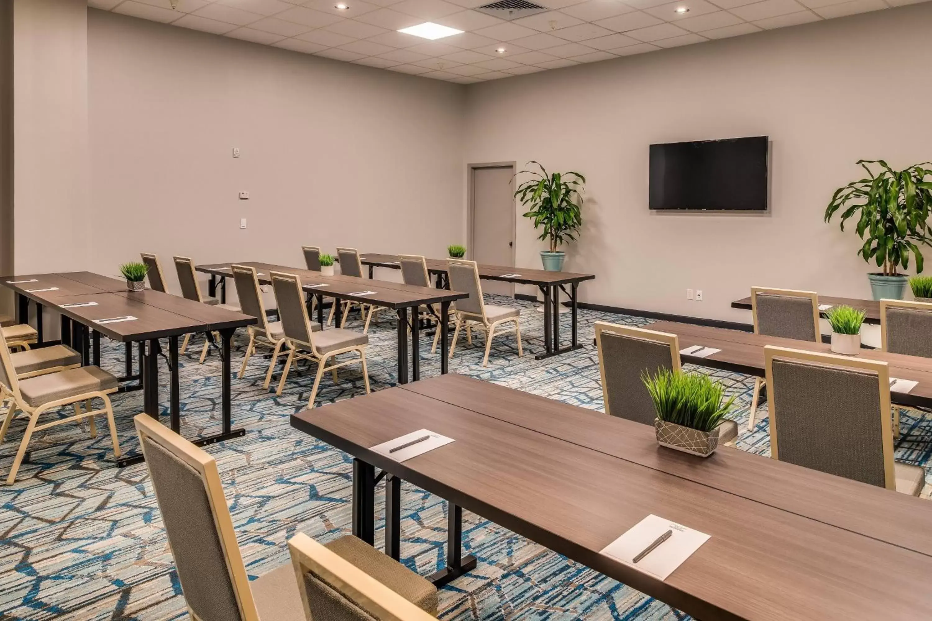 Meeting/conference room, Restaurant/Places to Eat in Courtyard by Marriott King Kamehameha's Kona Beach Hotel