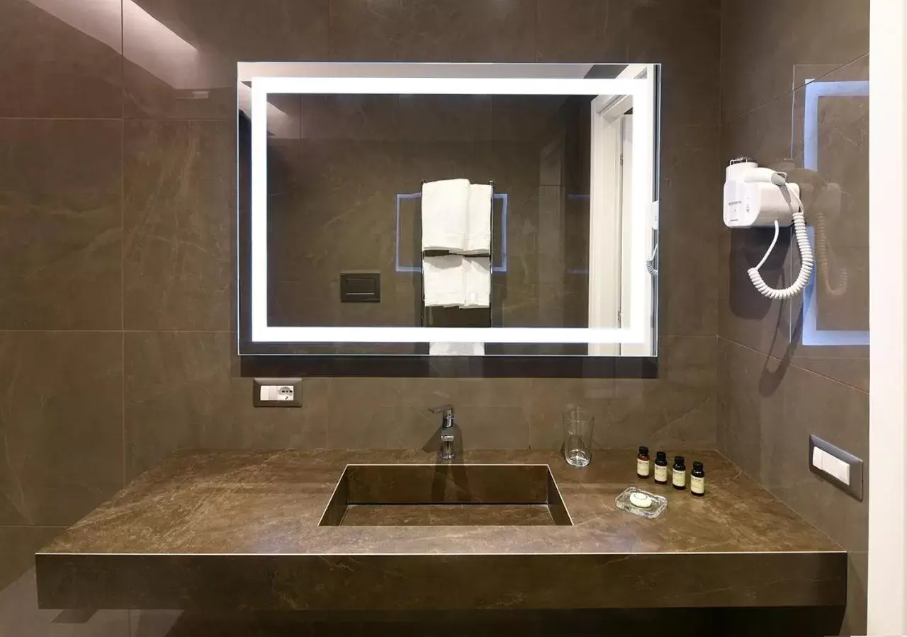 Bathroom in Caruso Place Boutique & Wellness Suites