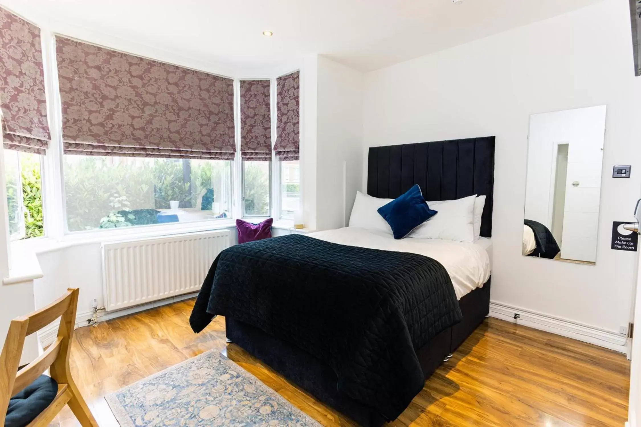 Bedroom, Bed in Cambridge House Hotel