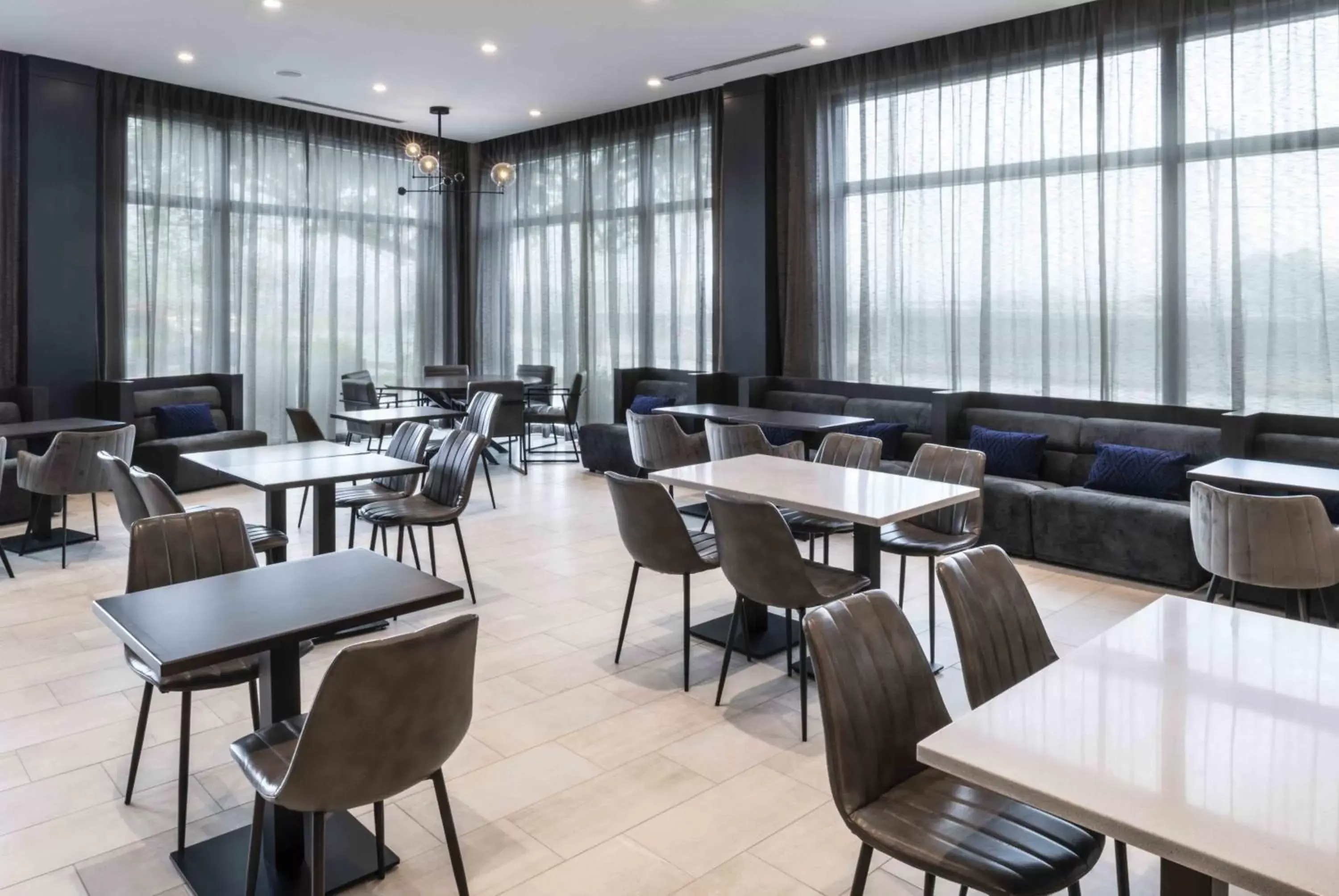 Restaurant/Places to Eat in Holiday Inn Express - Boston Logan Airport - Revere, an IHG Hotel