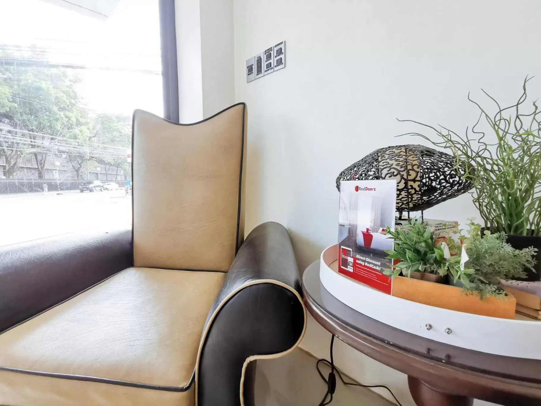 Living room in RedDoorz Plus near Bangko Sentral Ng Pilipinas Davao Living room in RedDoorz Plus near Bangko Sentral Ng Pilipinas Davao