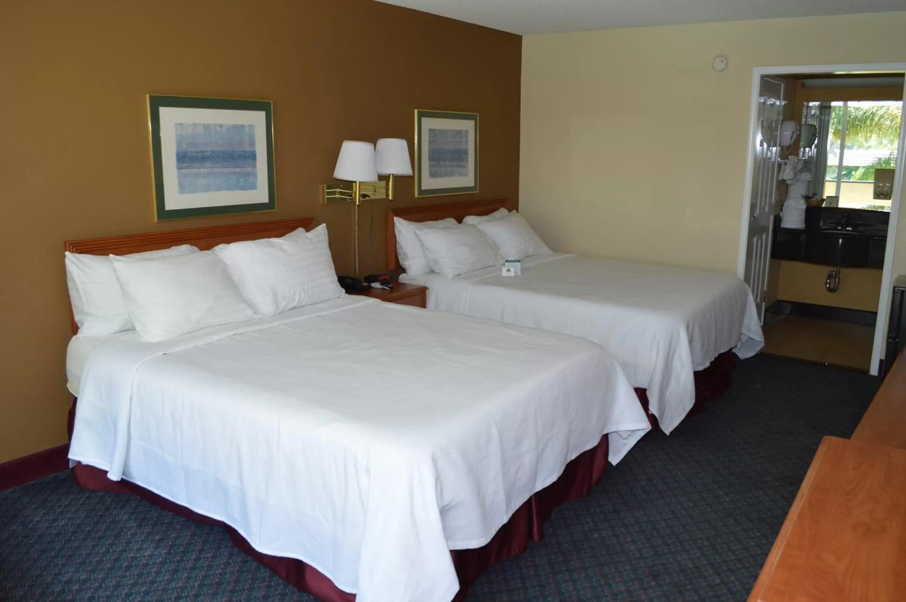 Bedroom in Ontario Airport Inn