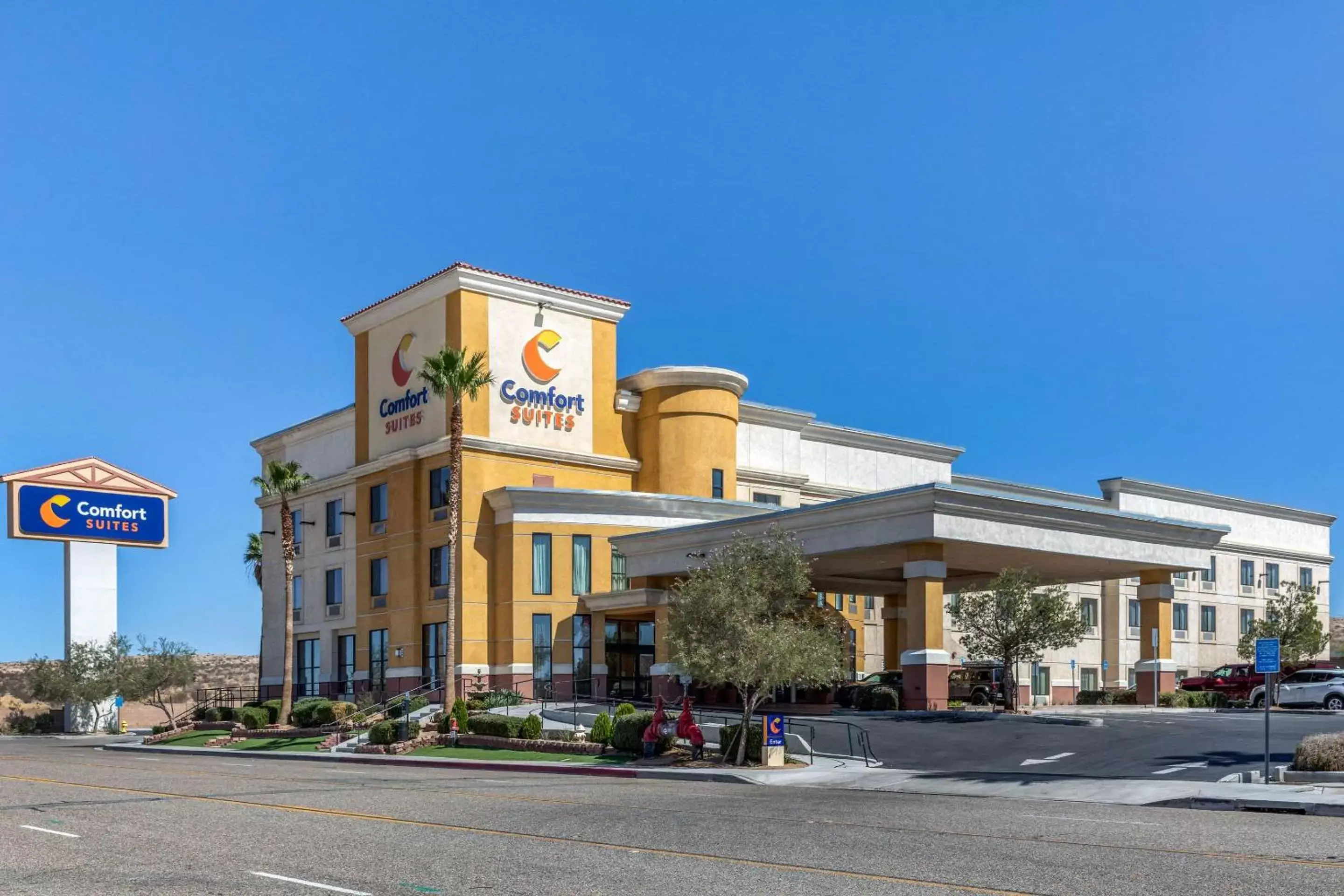 Property Building in Comfort Suites Barstow near I-15