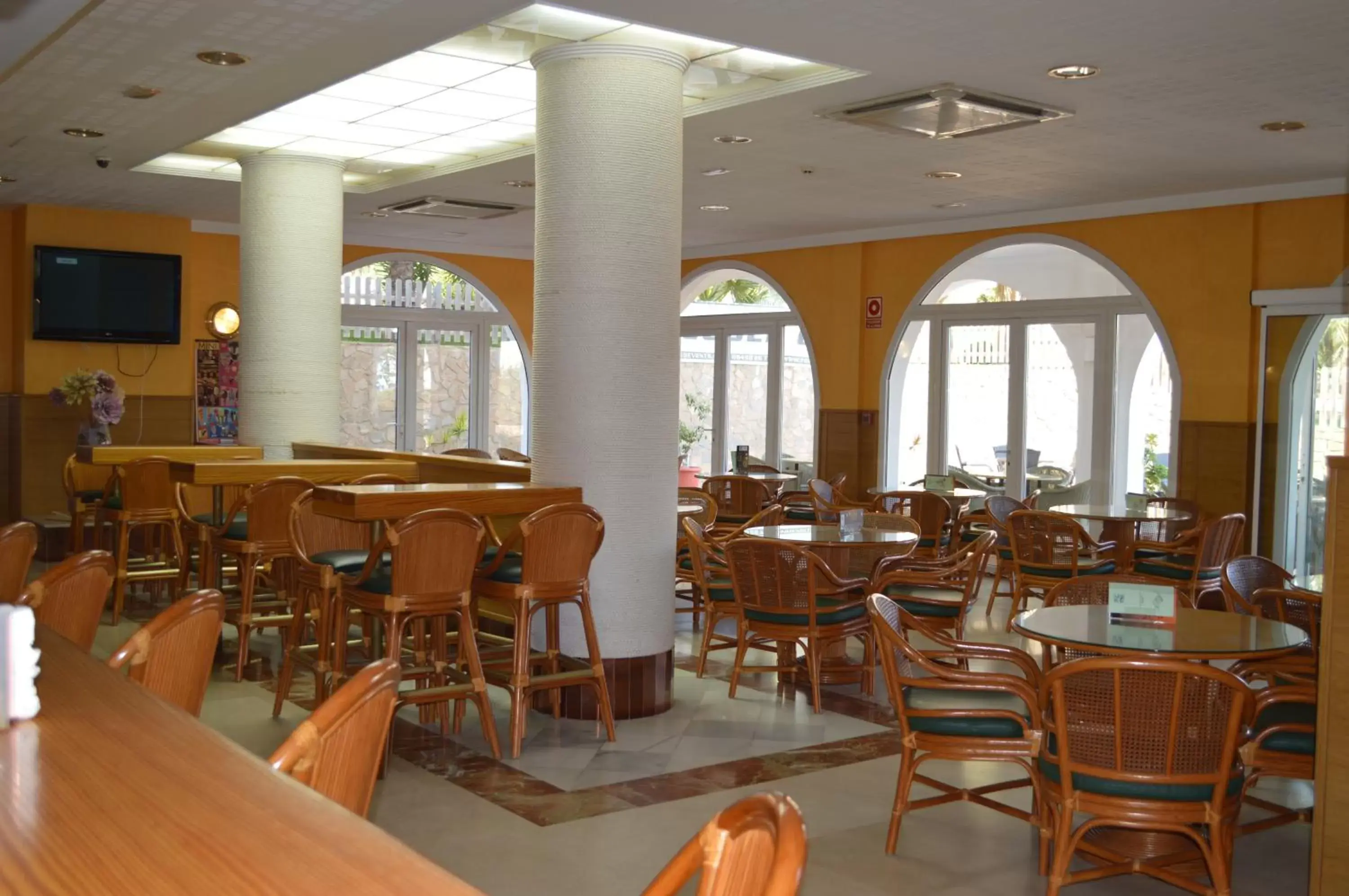 Lounge or bar, Restaurant/Places to Eat in Hotel Puntazo II