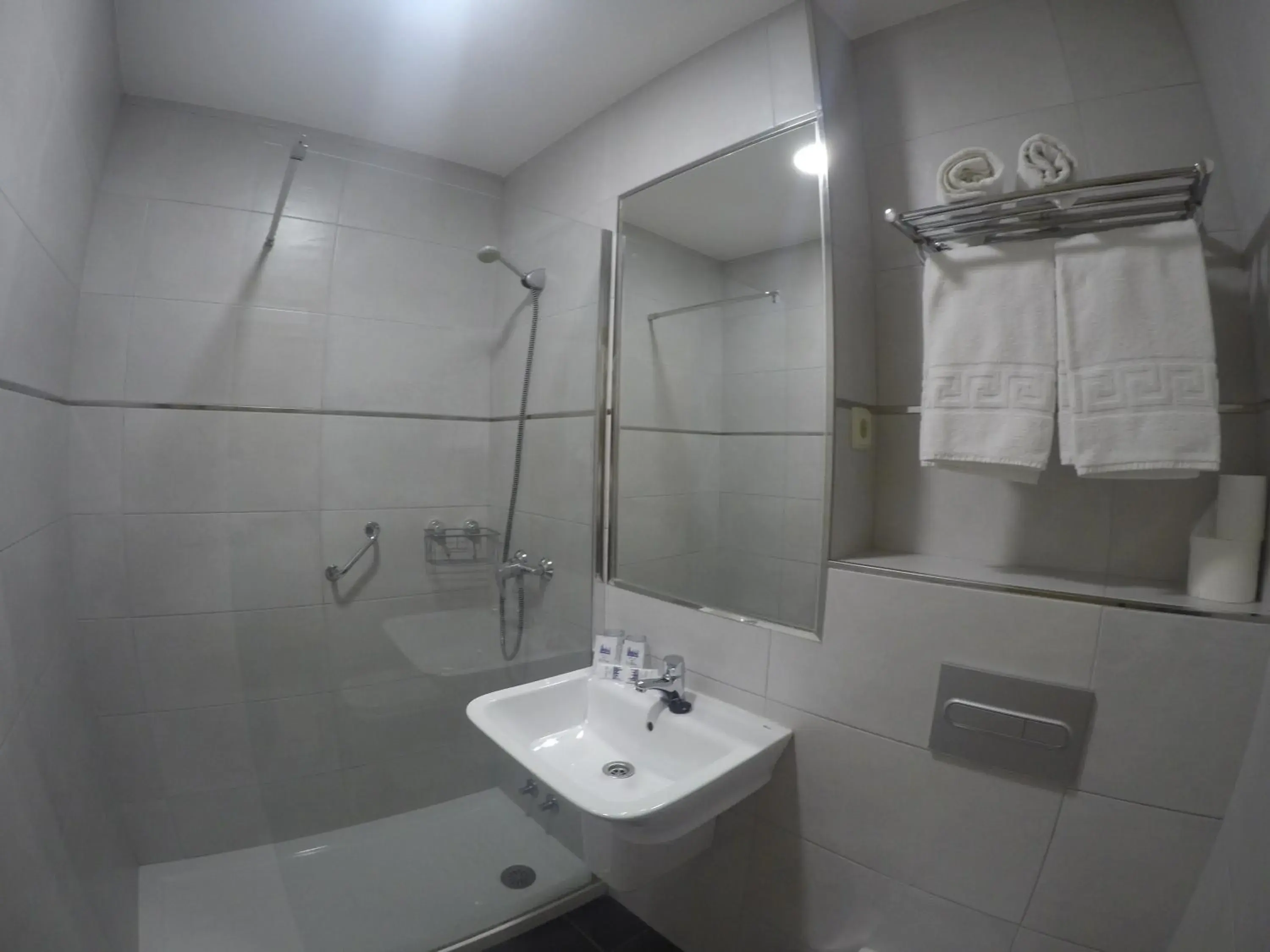 Bathroom in Hostal El Pilar